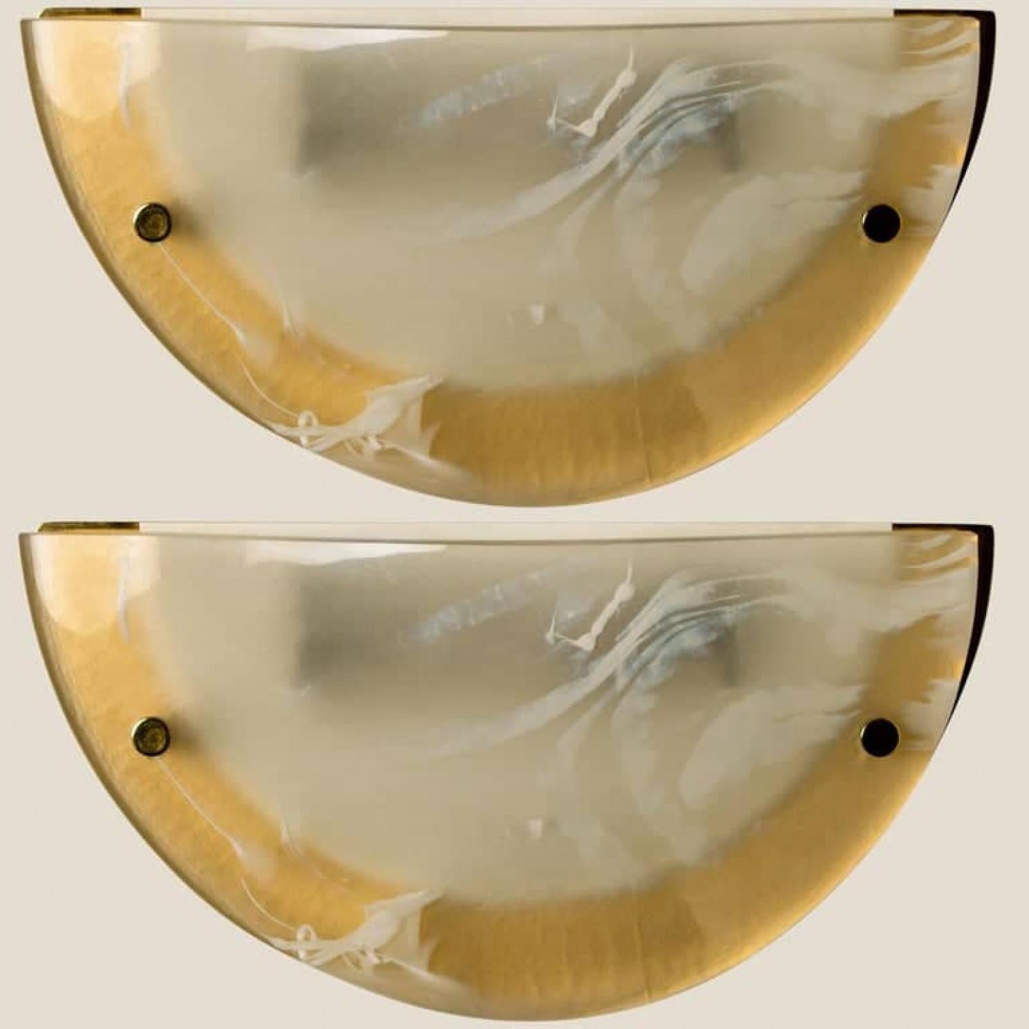 1 of the 8 Murano Brass and Glass Wall Lights, Hillebrand, 1975 In Good Condition For Sale In Rijssen, NL