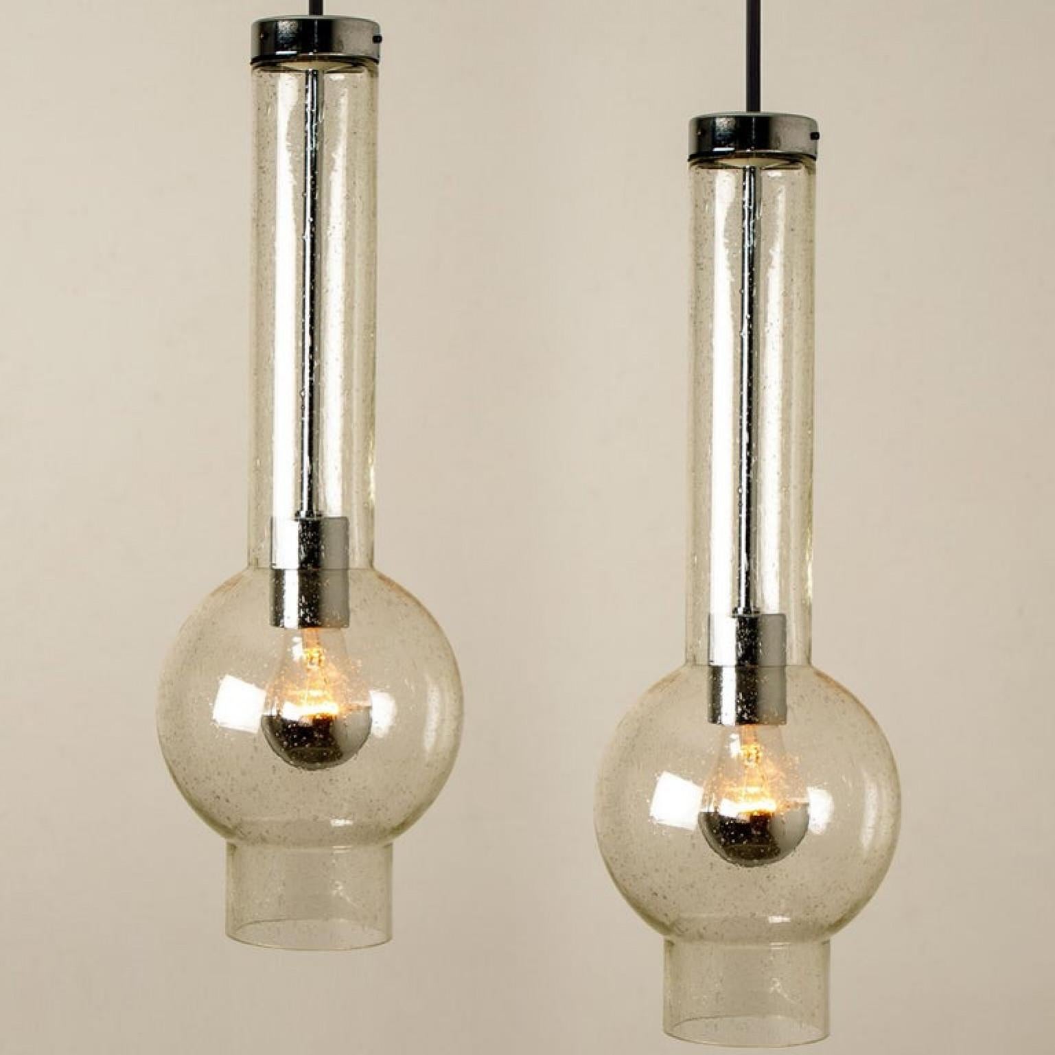 1 der 8 mundgeblasenen Glasröhren Pedant Lights von Staff Lights 1970s (Österreichisch) im Angebot