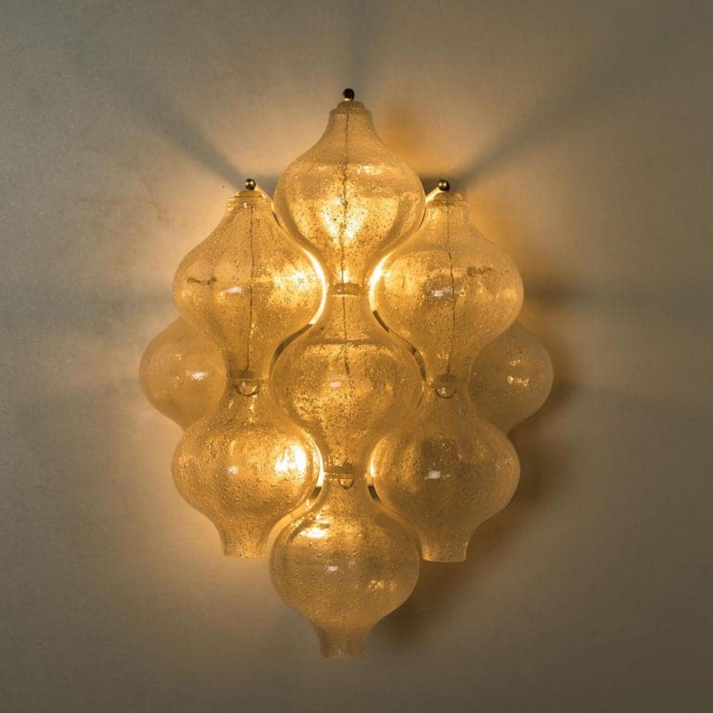 1 of the 8 of Large Tulipan Wall Lamps or Sconces by J.T. Kalmar 'H 21.2', 1960s im Zustand „Gut“ im Angebot in Rijssen, NL