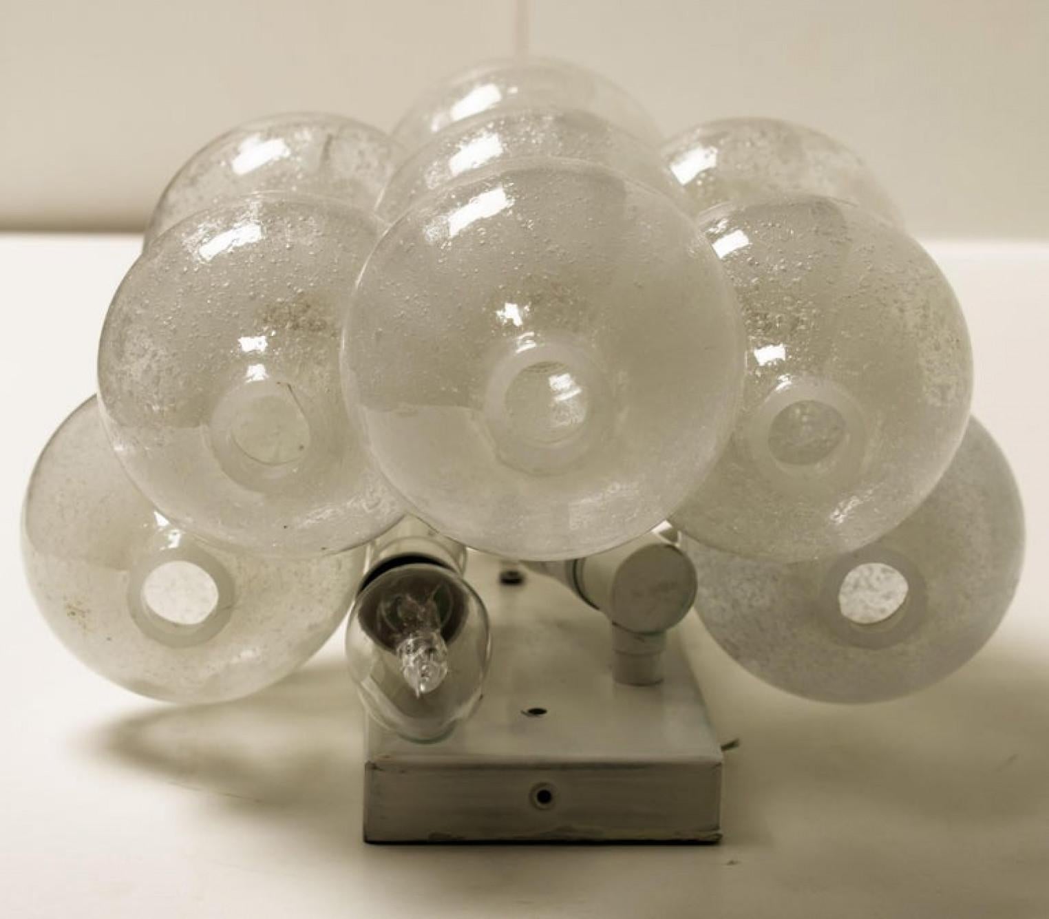 1 delle 8 lampade o applique Tulipan di J&T. Kalmar 'H 21.2', anni '60 in vendita 10