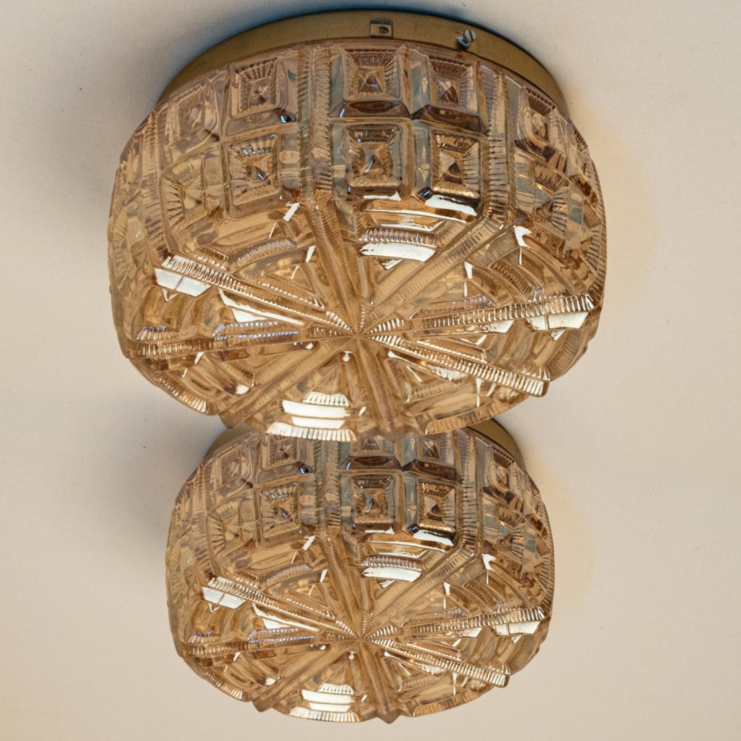 1 of the 8 Round Glass Wall Light/Flush Mount in Style of Tynell, 1960 For Sale 10
