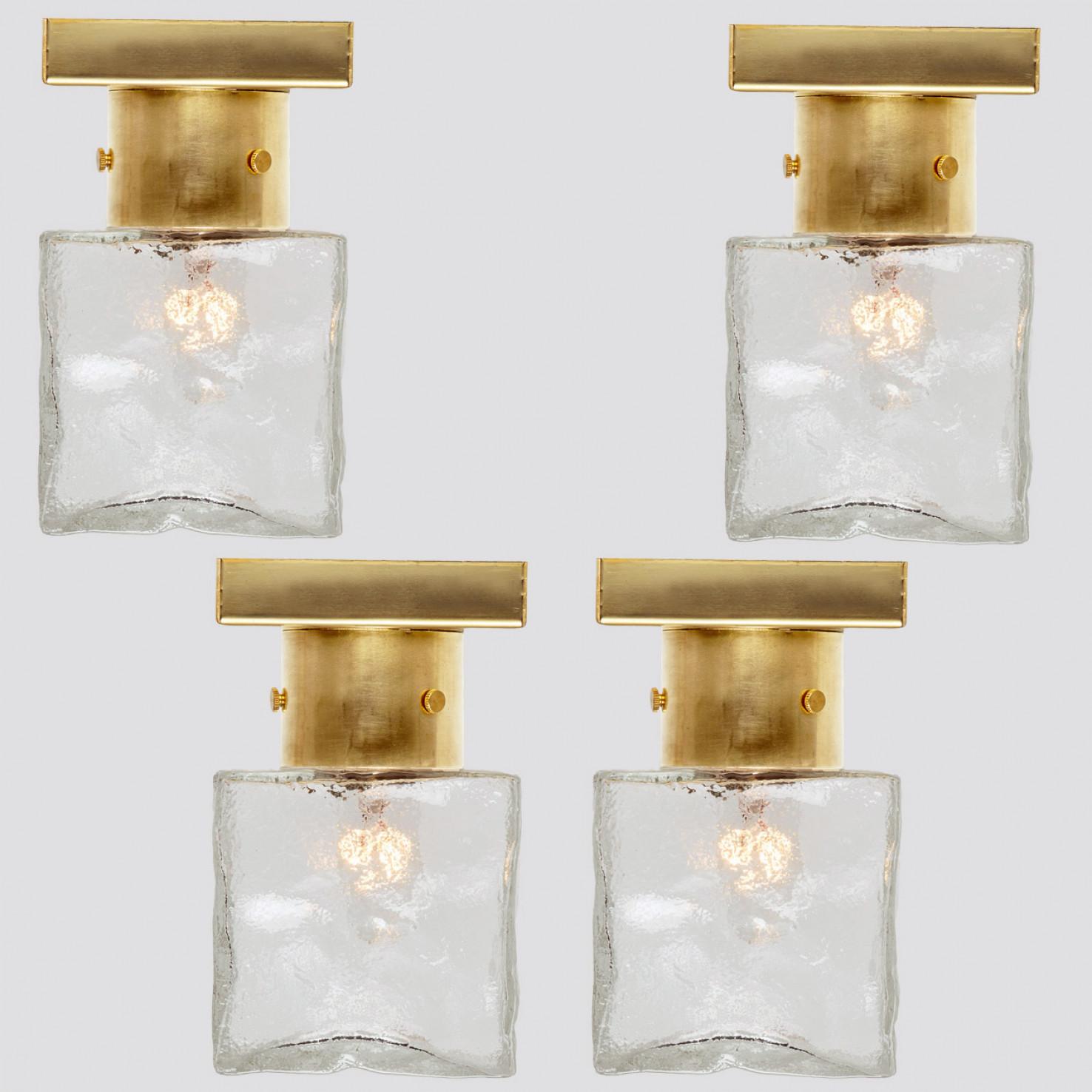 1 der 8 quadratischen Leuchten aus Glas und Messing von J.T. Kalmar, Österreich im Angebot 7