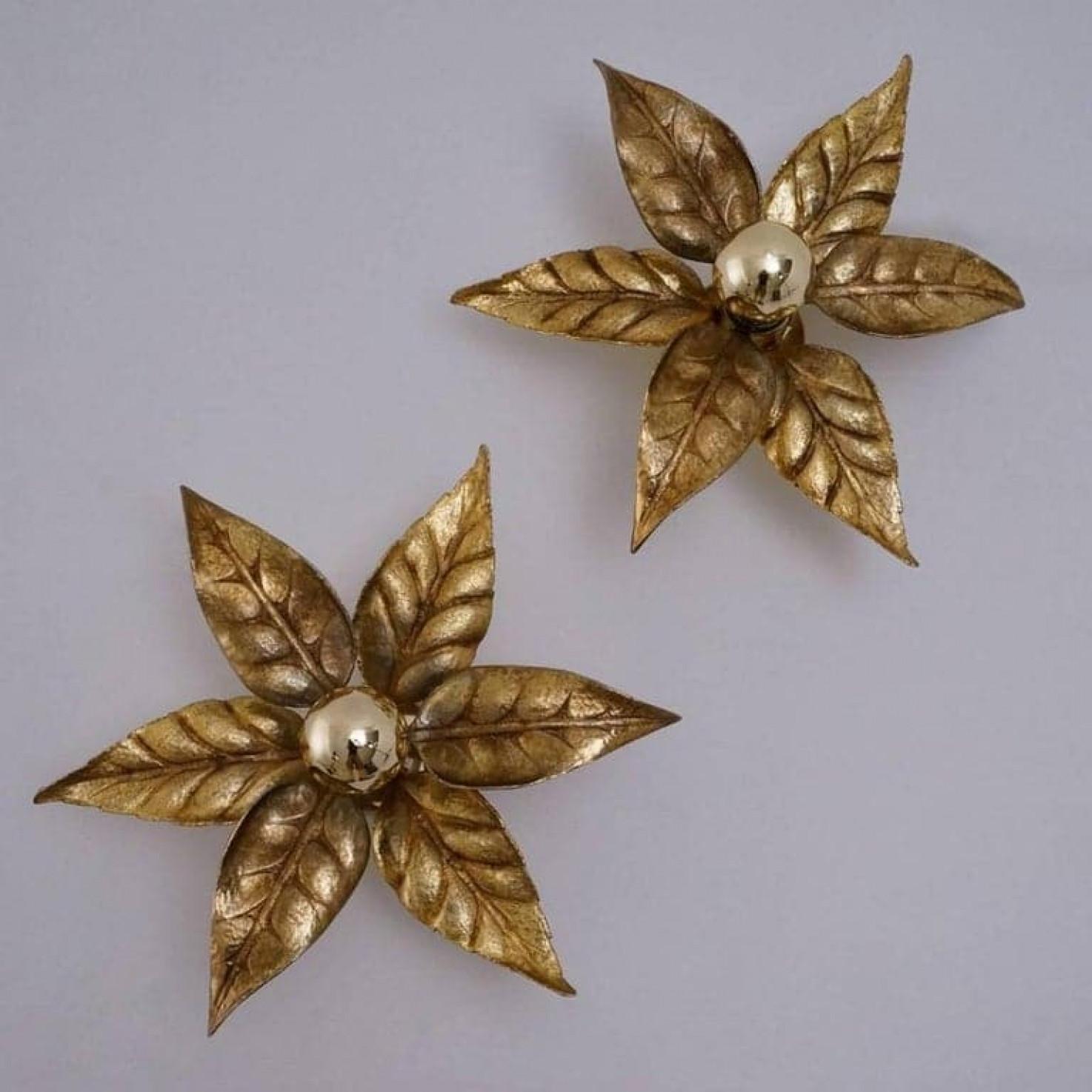 1 de los 8 apliques de flores de latón estilo Willy Daro en venta 4
