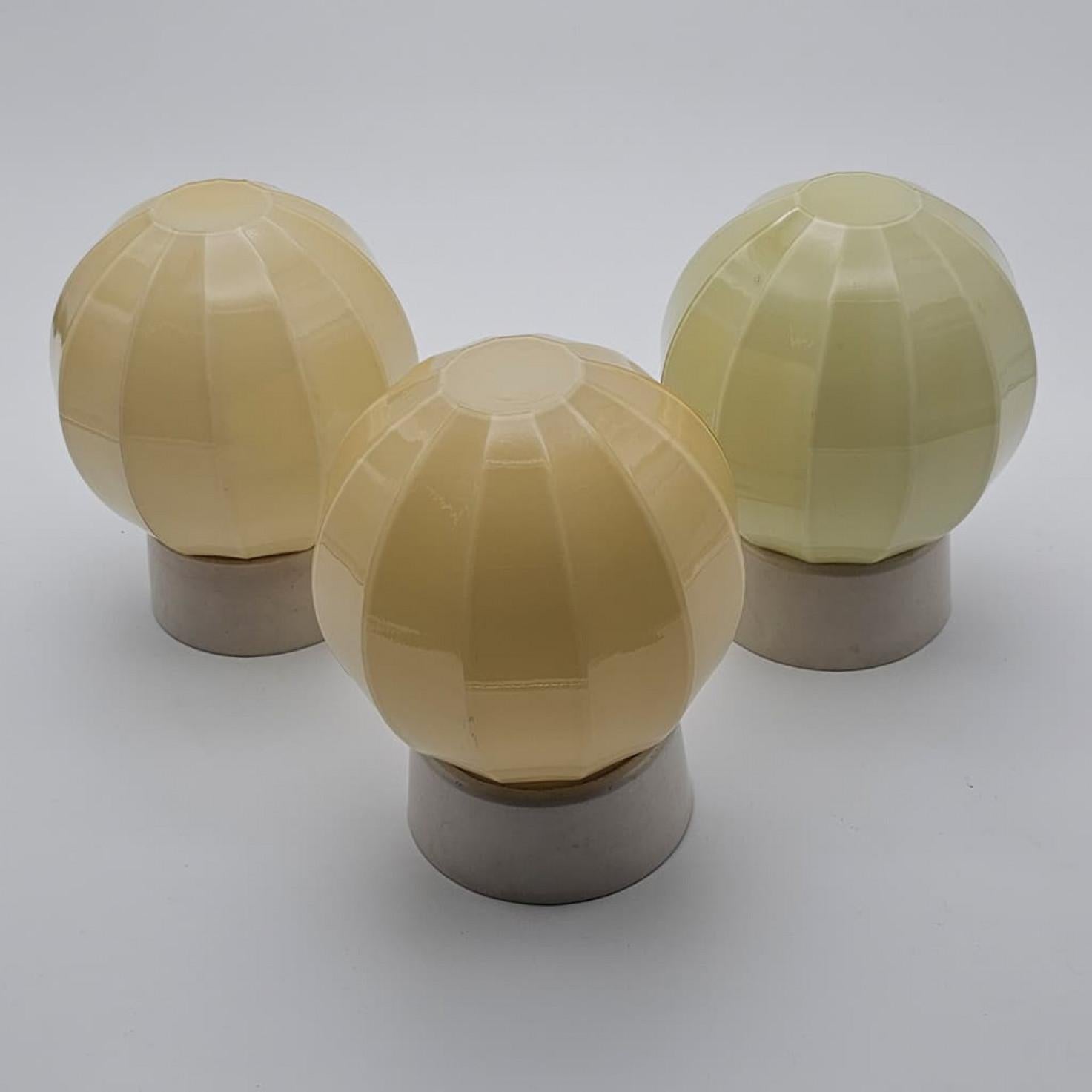 1 of the 8 Yellow and Brown Pastel Thabur lights, Bakelite Pressed Glass, 1930 In Good Condition For Sale In Rijssen, NL