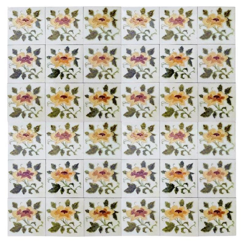 1 des 80 authentiques carreaux de faïence en relief Art Nouveau Rose, Belga, vers les années 1930