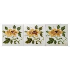 1 der 80 authentischen glasierten Jugendstil-Relieffliesen Rose, Belga, ca. 1930er Jahre