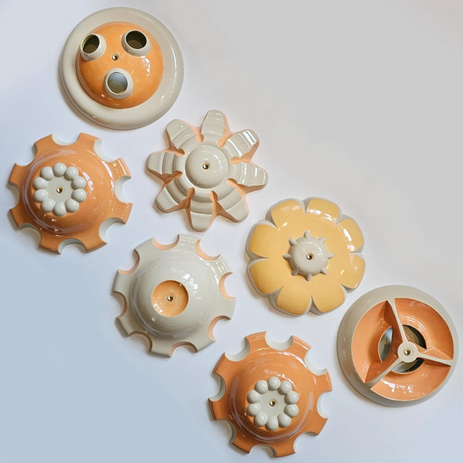 Néerlandais 1 des 9 lampes en céramique colorée, Rosettes de Jeanine Keizer, 1990 en vente