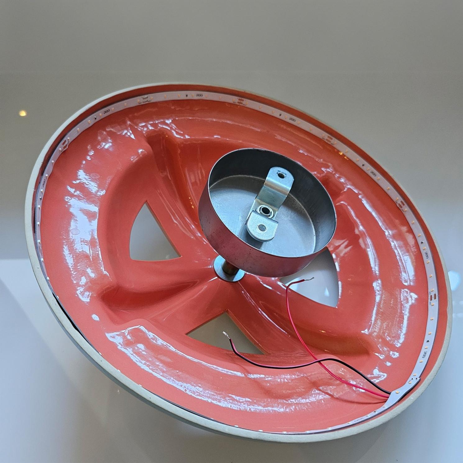 Céramique 1 des 9 lampes en céramique colorée, Rosettes de Jeanine Keizer, 1990 en vente