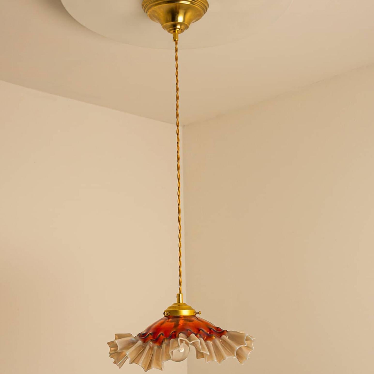 1 dei 3 ciondoli in vetro soffiato a mano di Murano Art Deco increspato rosso bianco rosa in vendita 3