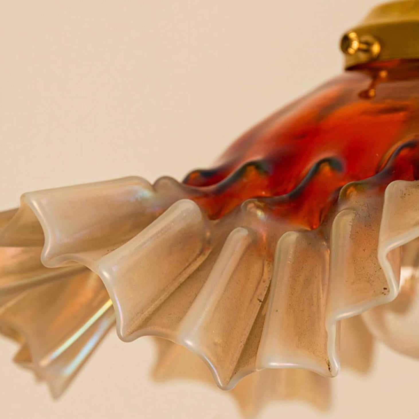 Vetro di Murano 1 dei 3 ciondoli in vetro soffiato a mano di Murano Art Deco increspato rosso bianco rosa in vendita