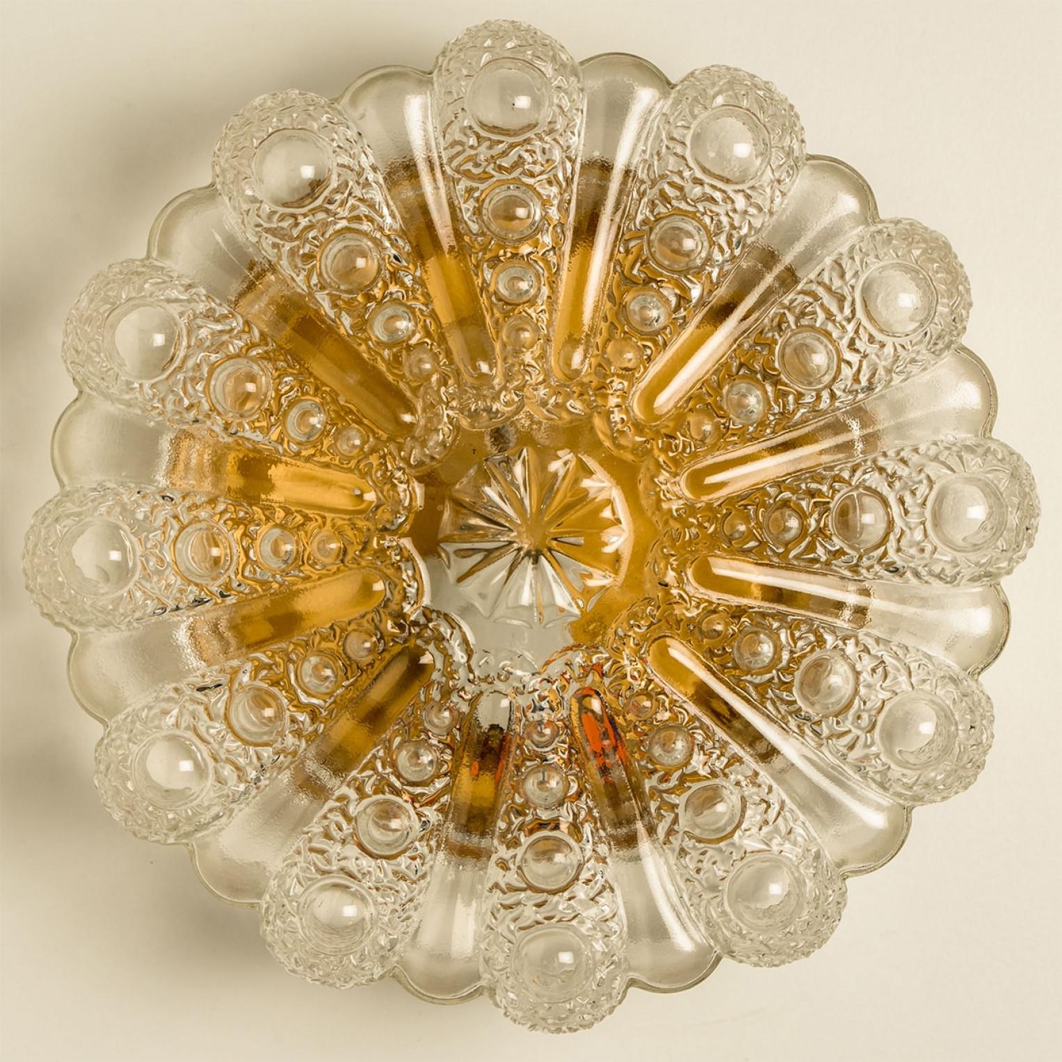 1 of the Six Clear Glass and Brass Flush Mounts in Style of Helena Tynell, 1960 Moderno de mediados de siglo en venta