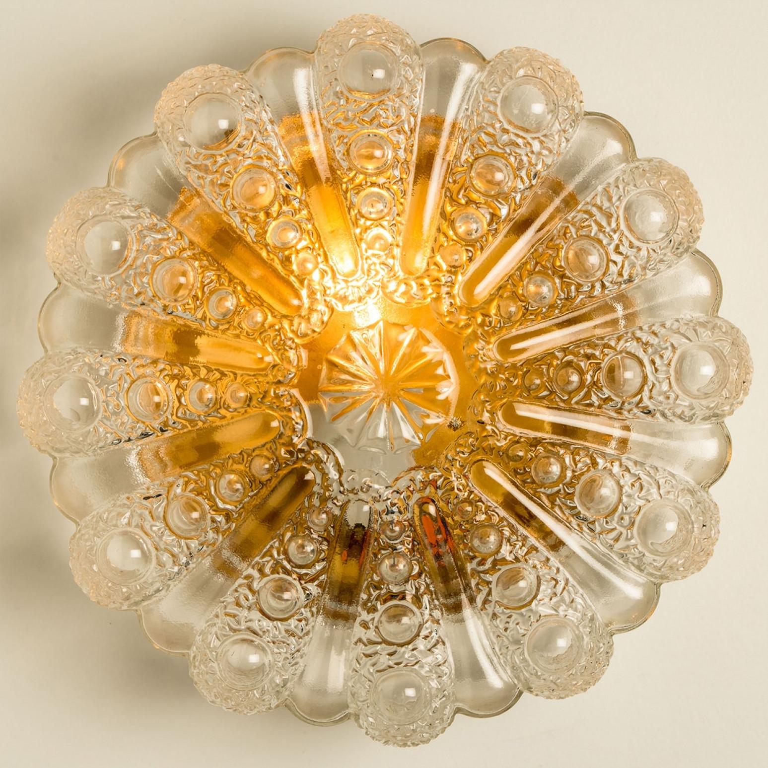 1 of the Six Clear Glass and Brass Flush Mounts in Style of Helena Tynell, 1960 en venta 1