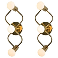 1 des 3 paires d'appliques sculpturales en laiton, encastrées par Leola, années 1970