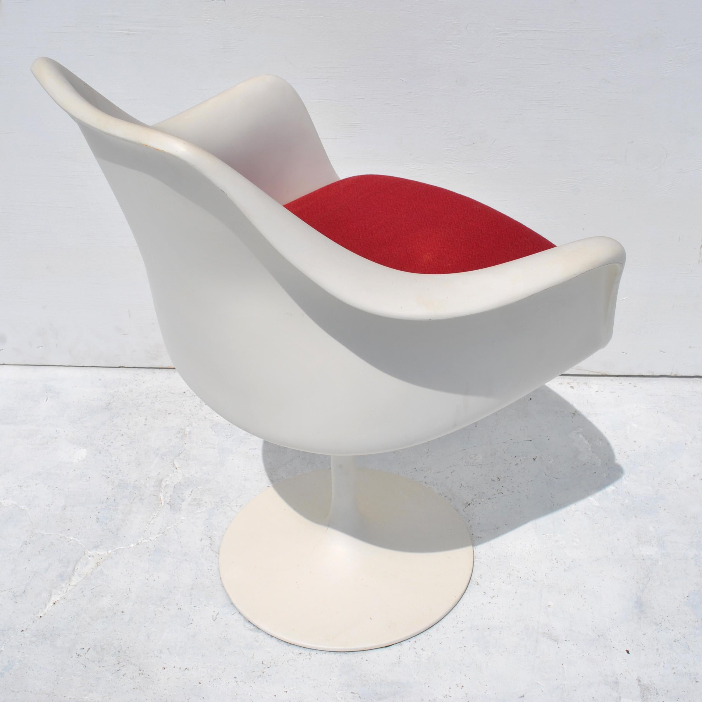 Mid-20th Century 1 Original Knoll Eero Saarinen Swivel Tulip Armchair