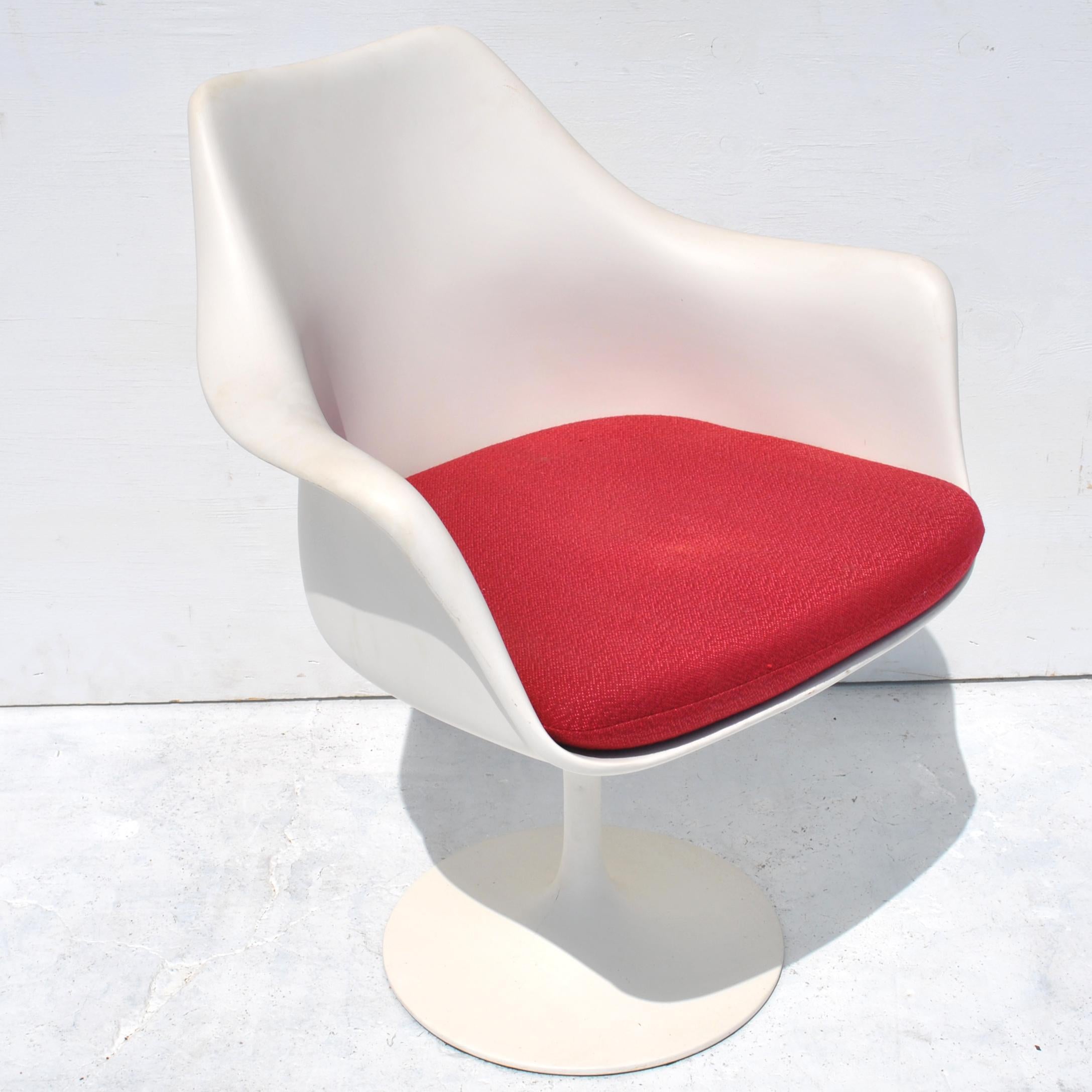 1 Original Knoll Eero Saarinen Swivel Tulip Armchair 2