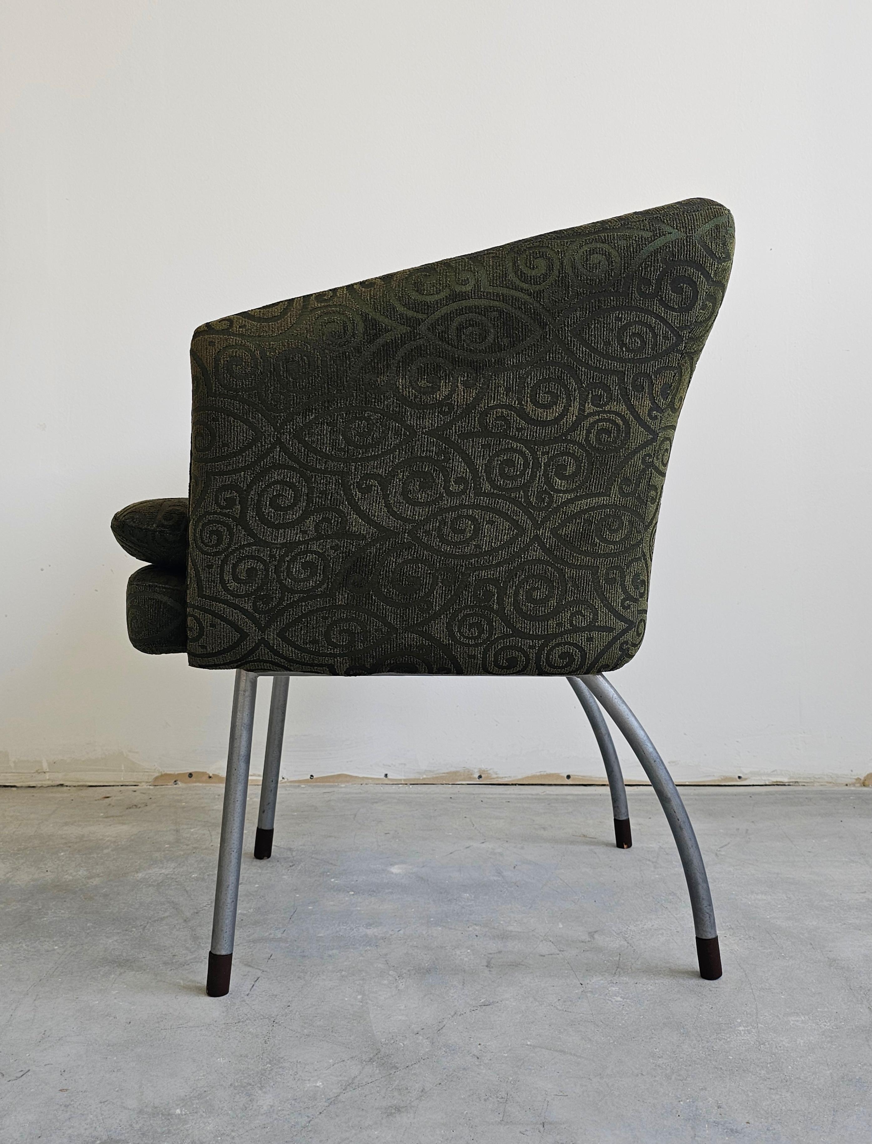 1 des 3 chaises d'appoint modèle 