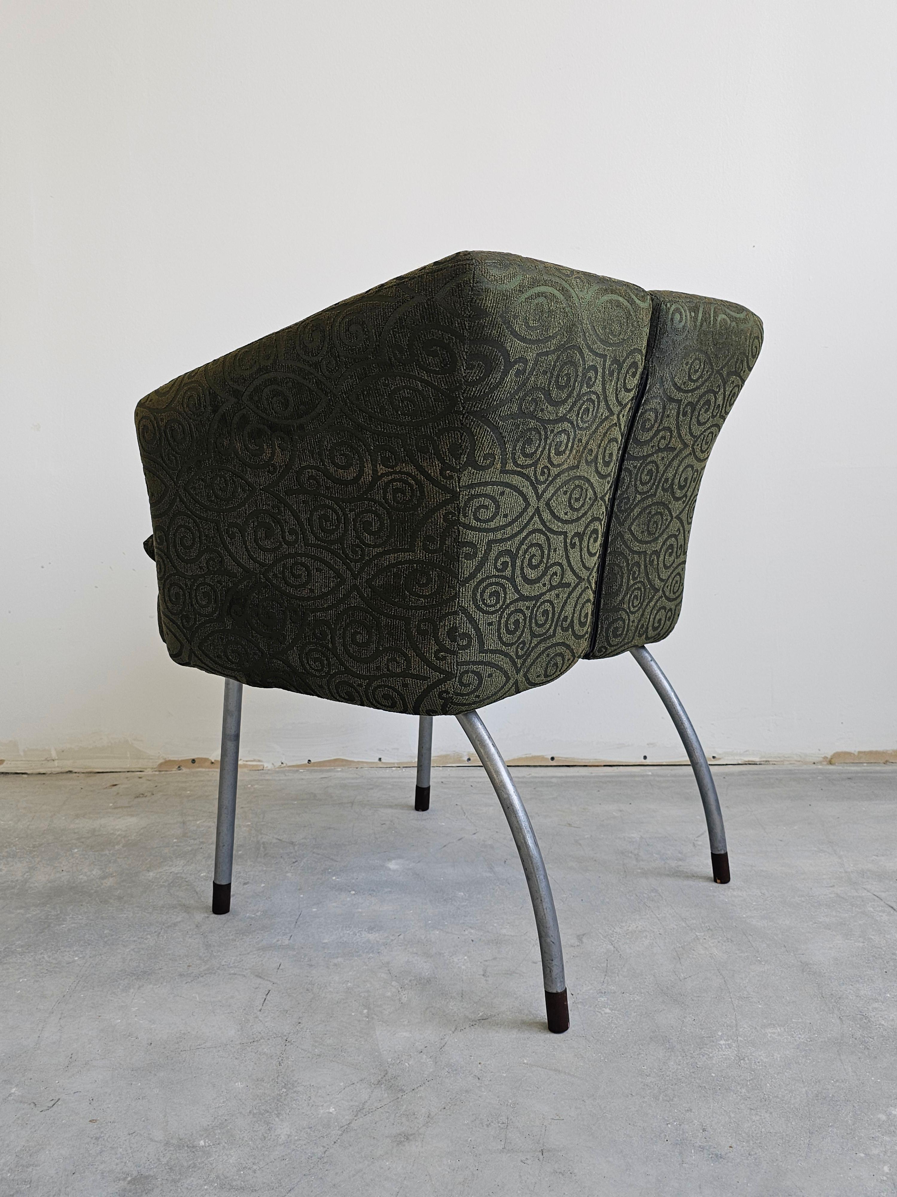 1 des 3 chaises d'appoint modèle 