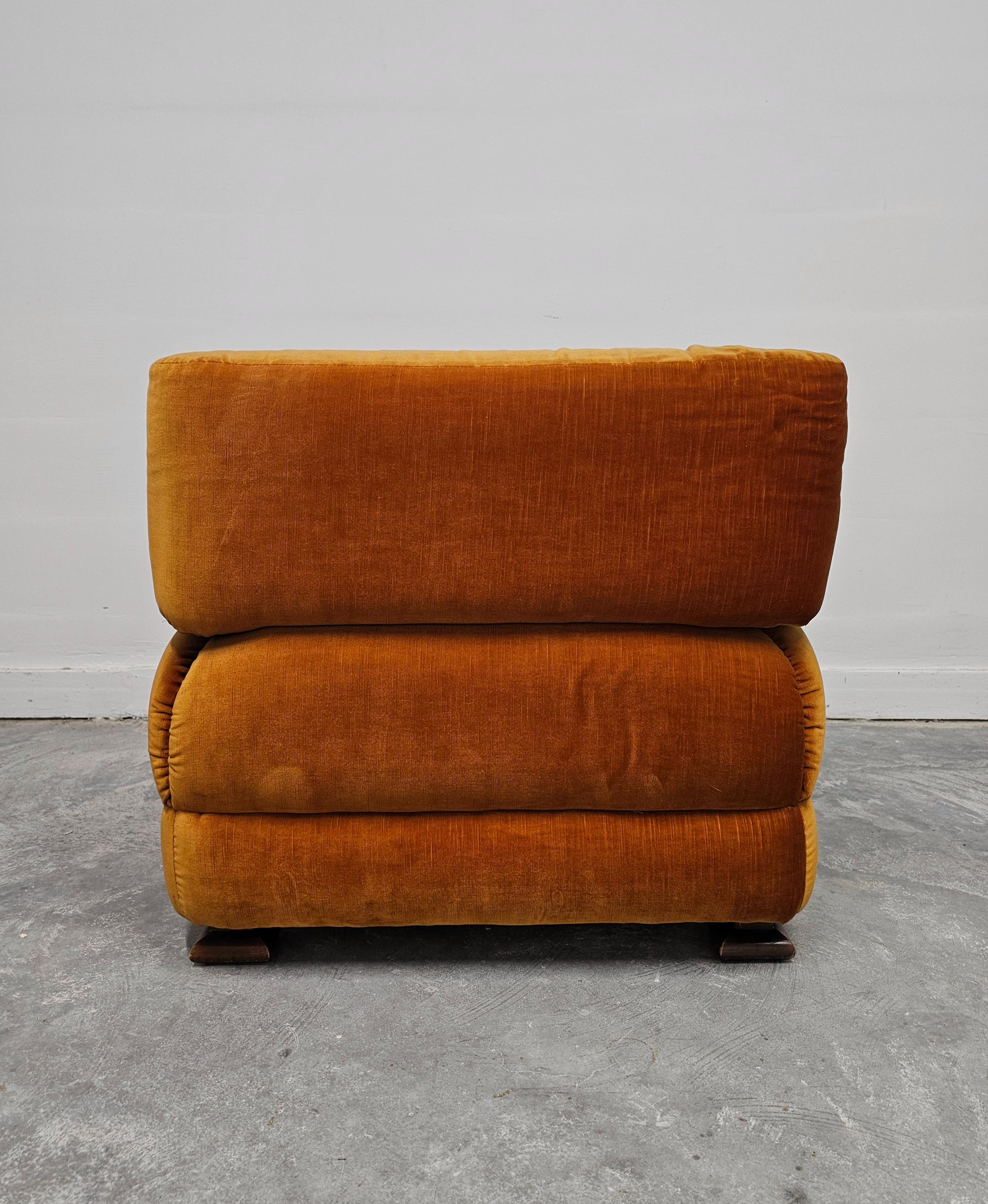 1 di 5 Poltrone del Mid Century Modern attr to Zev & Zev in velluto arancione bruciato in vendita 1