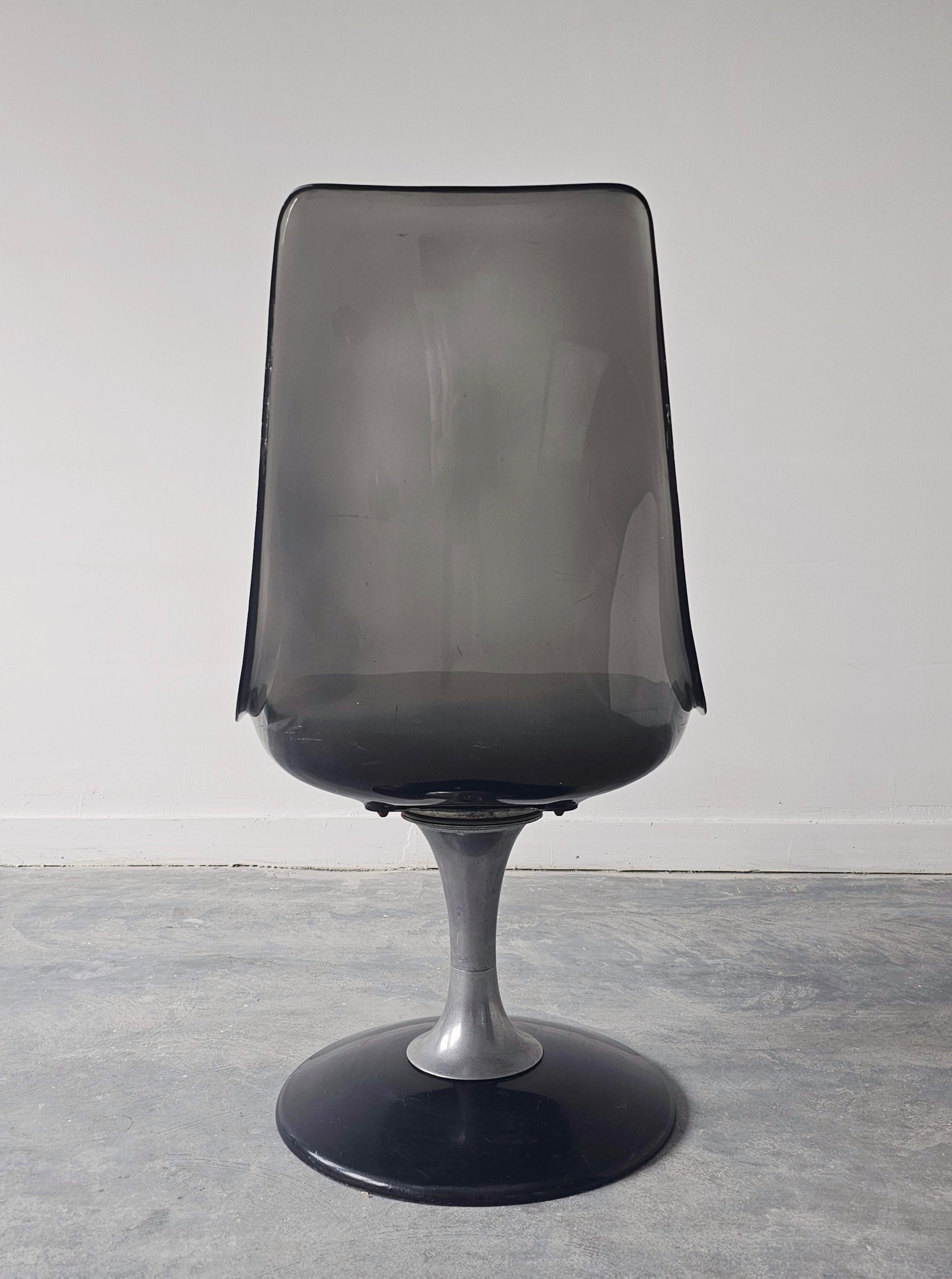 1 di 5 Sedie Tulipano A Space AGE di Chromcraft in lucite fumé e alluminio in vendita 4