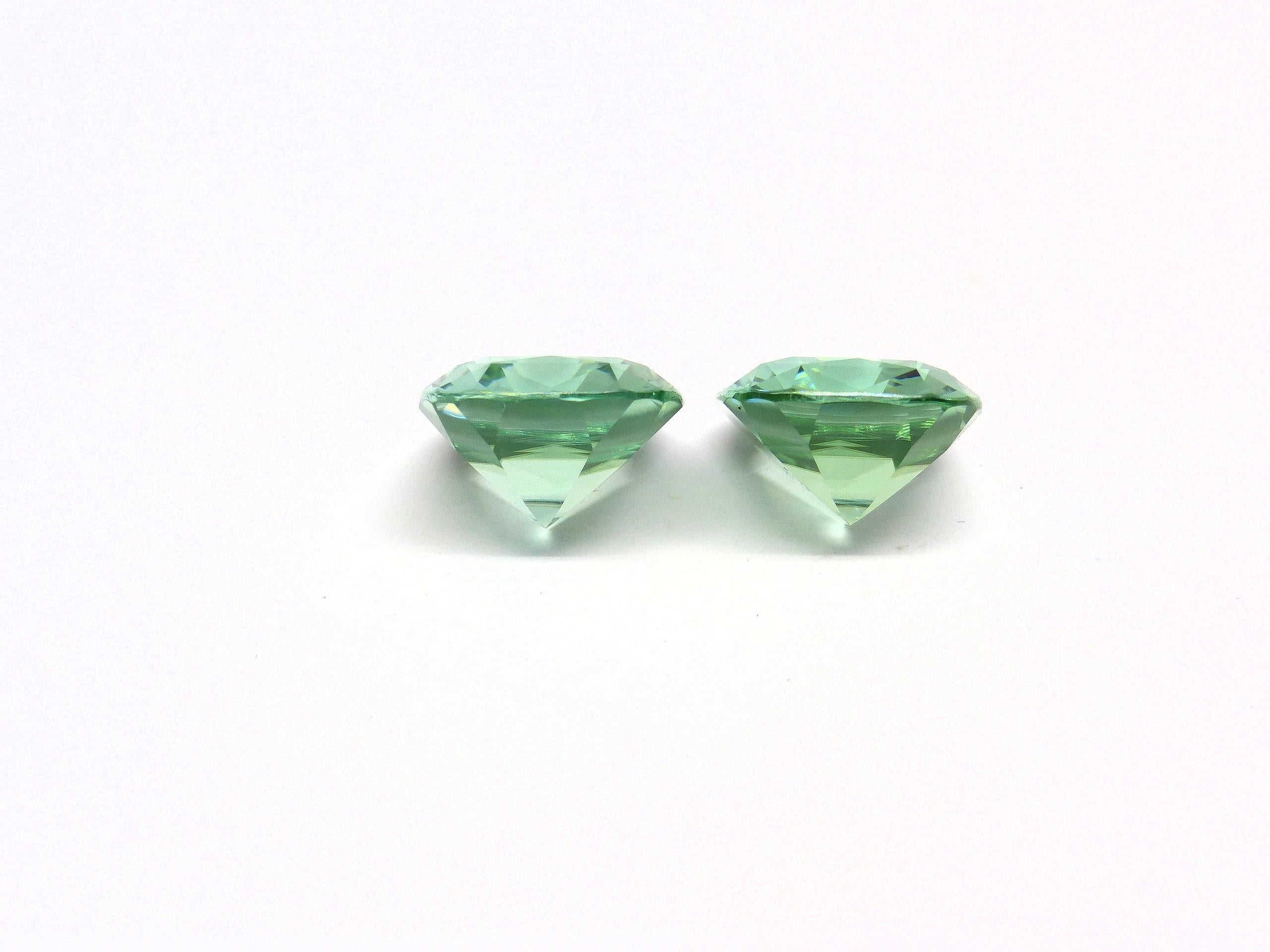 1 Pair of 2 Magnificent Mintgreen Tourmalines Cut with Large Facettes In New Condition For Sale In Idar-Oberstein, DE