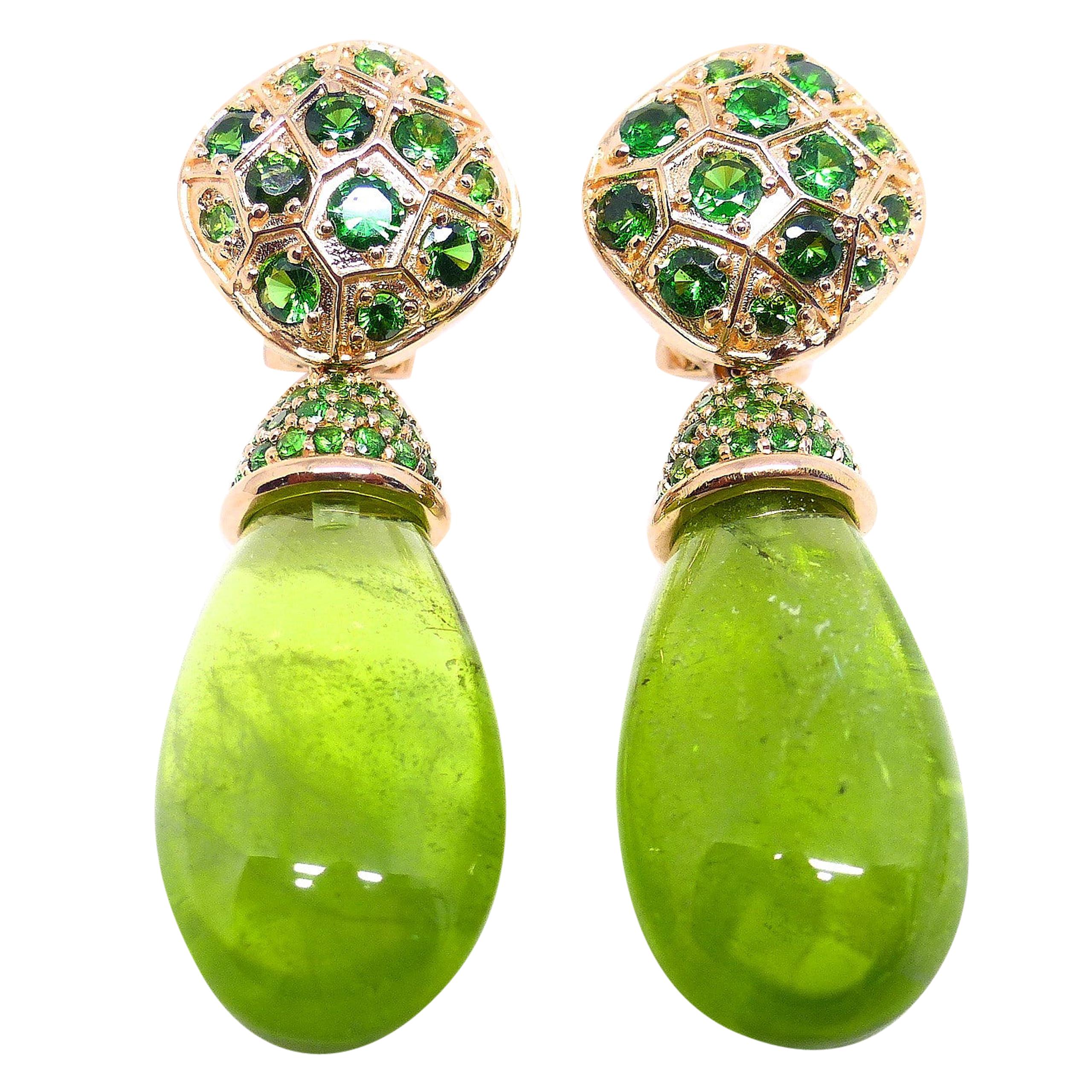 Earrings in Red Gold with 2 Peridots Brioletts and Tsavorites.