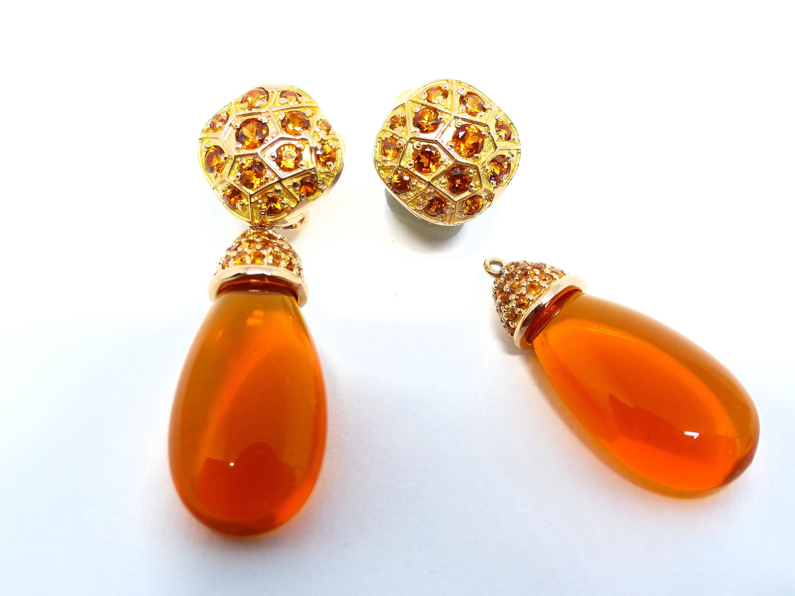 Contemporary Earrings in Red Gold with 2 Fire Opal Brioletts and Mandarine Garnets. For Sale