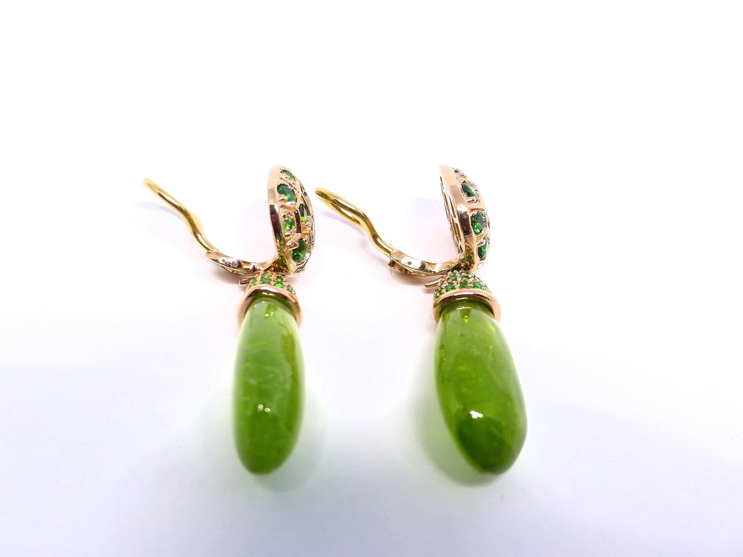 Briolette Cut Earrings in Red Gold with 2 Peridots Brioletts and Tsavorites. For Sale