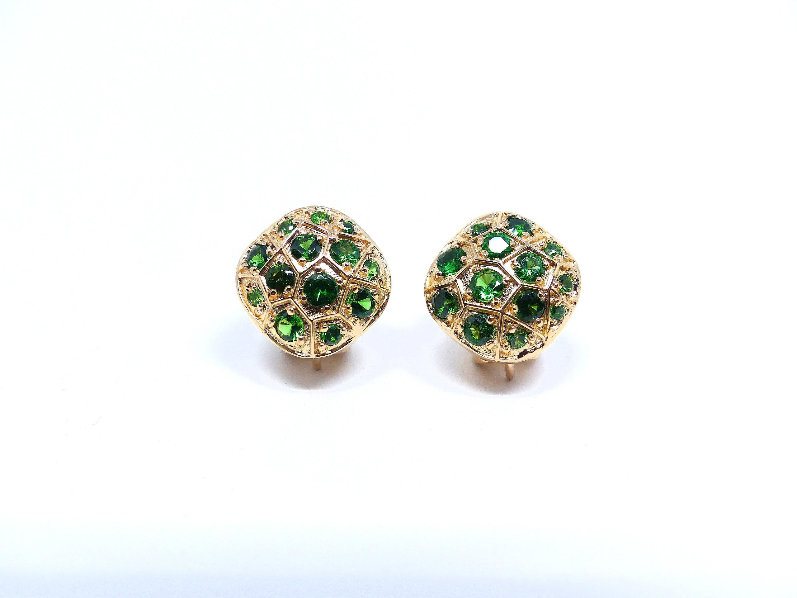 Earrings in Red Gold with 2 Peridots Brioletts and Tsavorites. For Sale 1