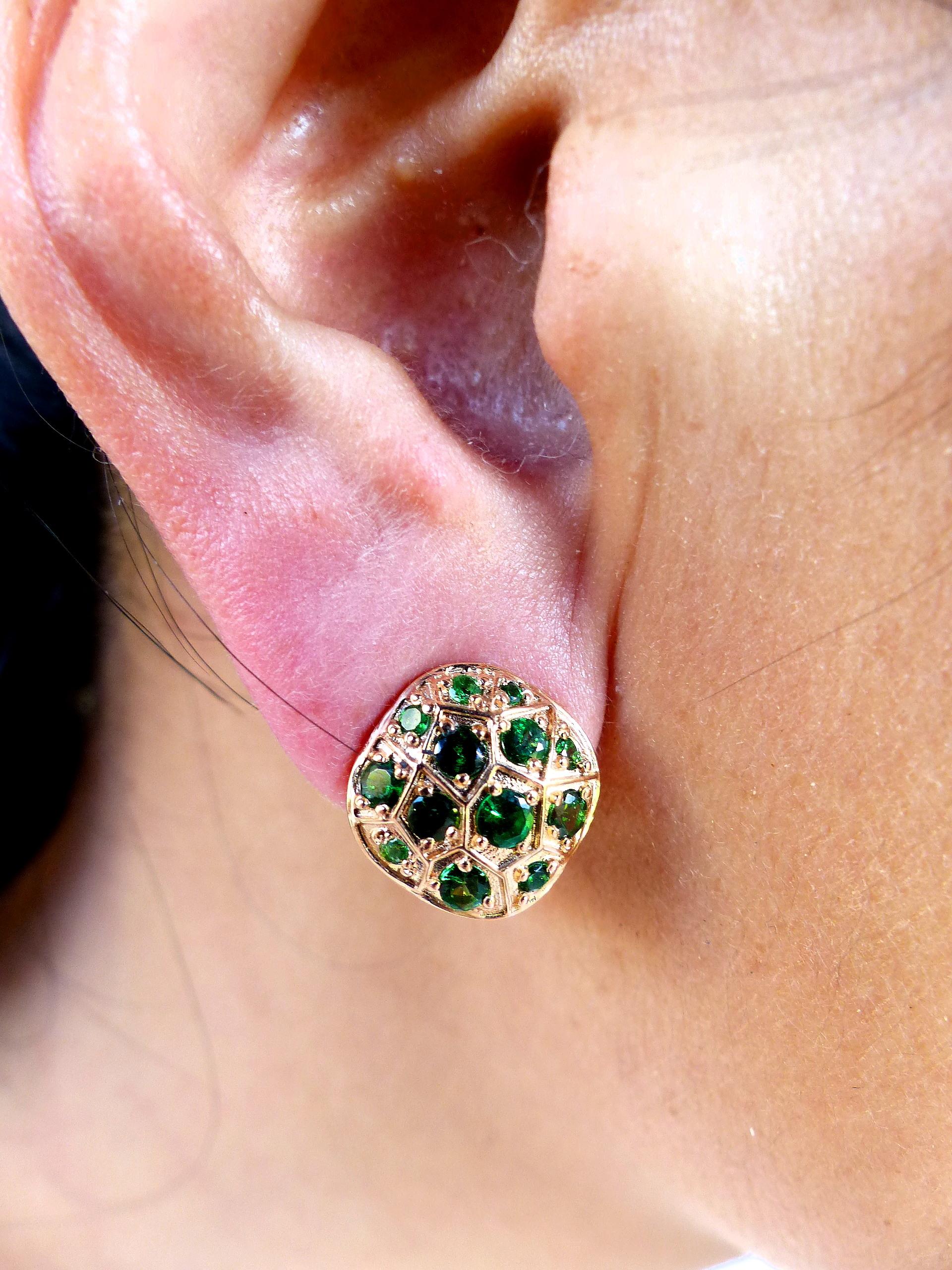 Boucles d'oreilles en or rouge avec 2 briolettes en opale de feu 28x13x8 mm  et 26 tsavorites. en vente 2