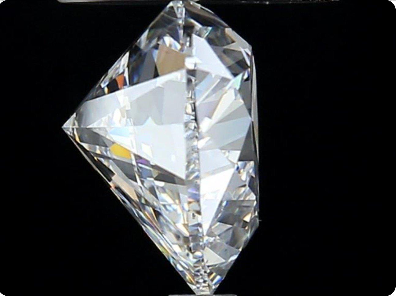 Women's or Men's 1 pc Natural Diamond - 4.01 ct - Heart - D (colourless) - VS2- GIA Certificate For Sale