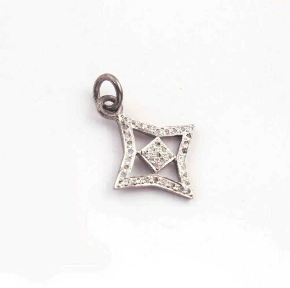 1 Stück Pave Diamant Kleeblattform Charm-Anhänger 925 Sterlingsilber Diamant-Anhänger für Damen oder Herren im Angebot