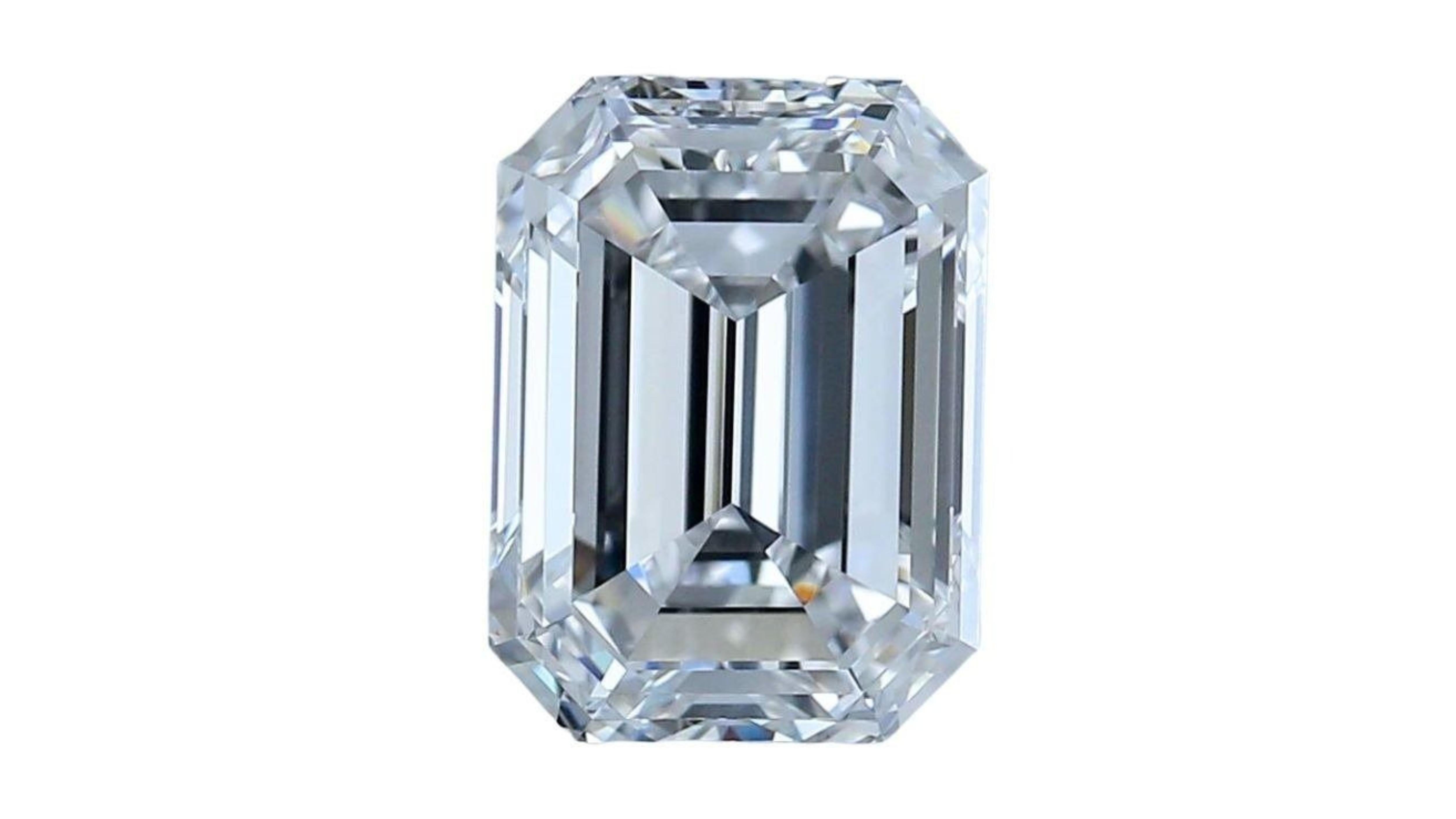 Women's or Men's 1 pc. Shimmering 4.01 Carat Emerald Cut Natural Diamond For Sale