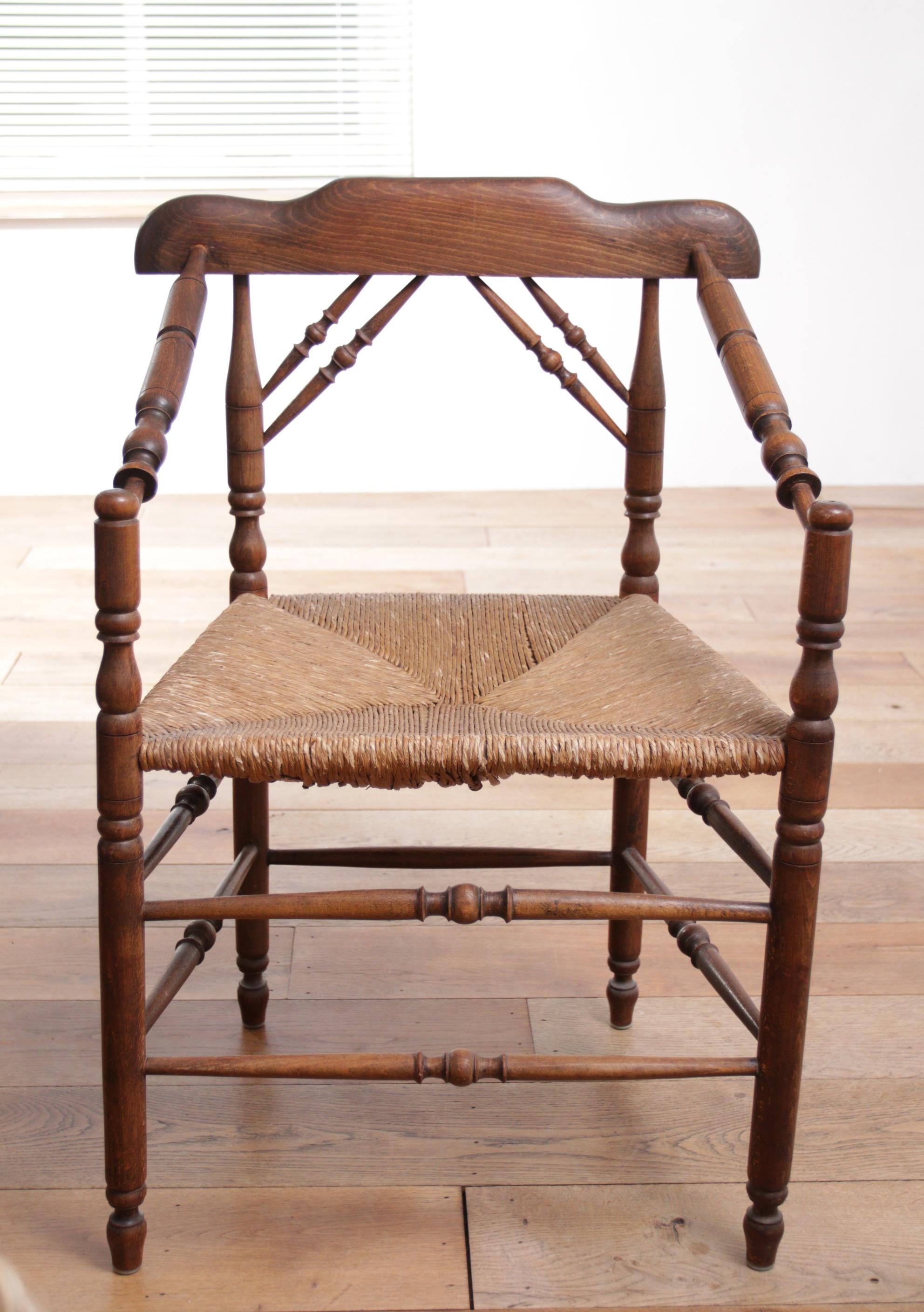 Fin du XIXe siècle 1 Rare fauteuil ancien en chêne hollandais à assise en joncs en vente