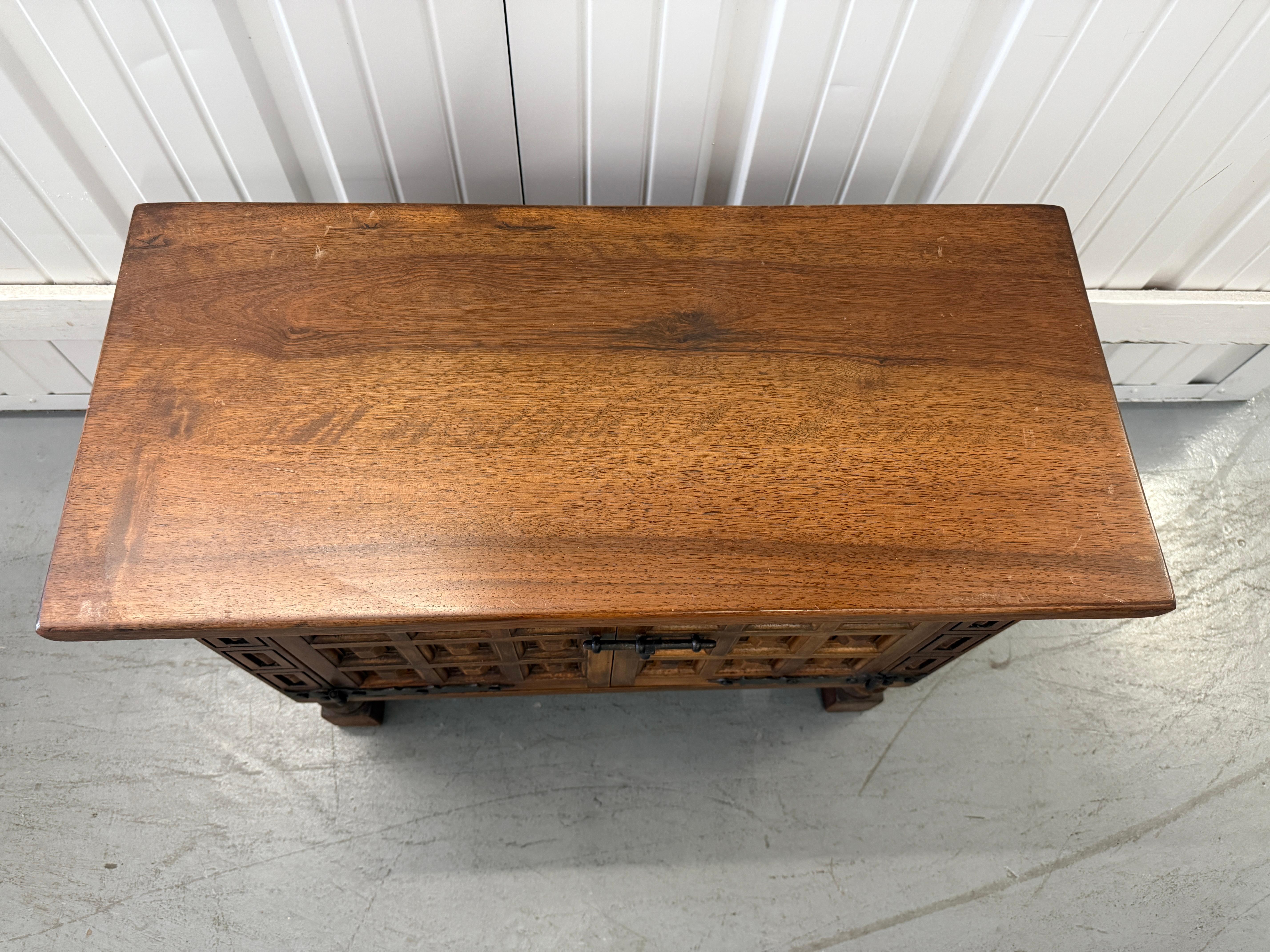 Renaissance Revival Walnut Sideboard Cabinet, 19th Century For Sale 2