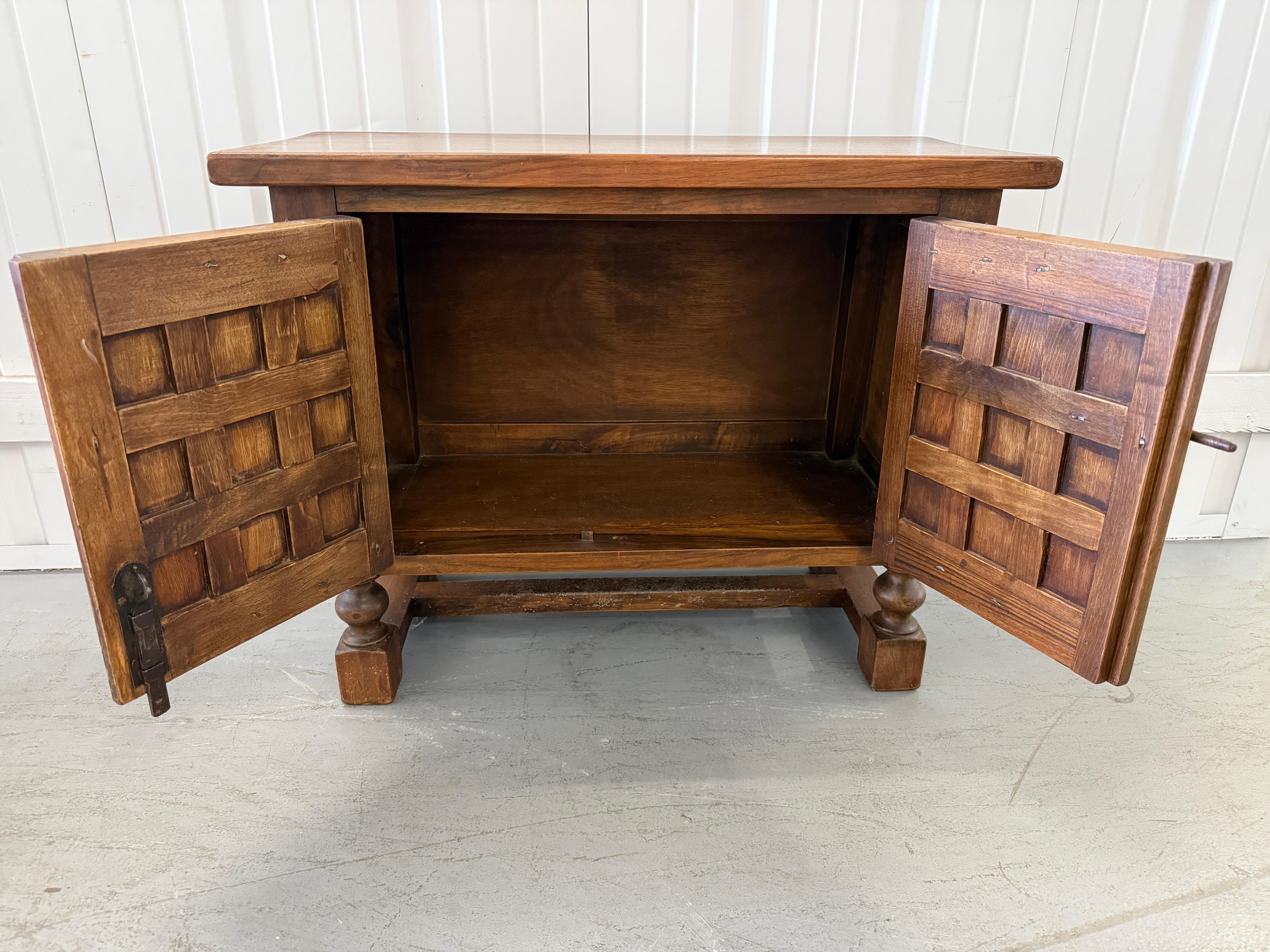 Renaissance Revival Walnut Sideboard Cabinet, 19th Century For Sale 3