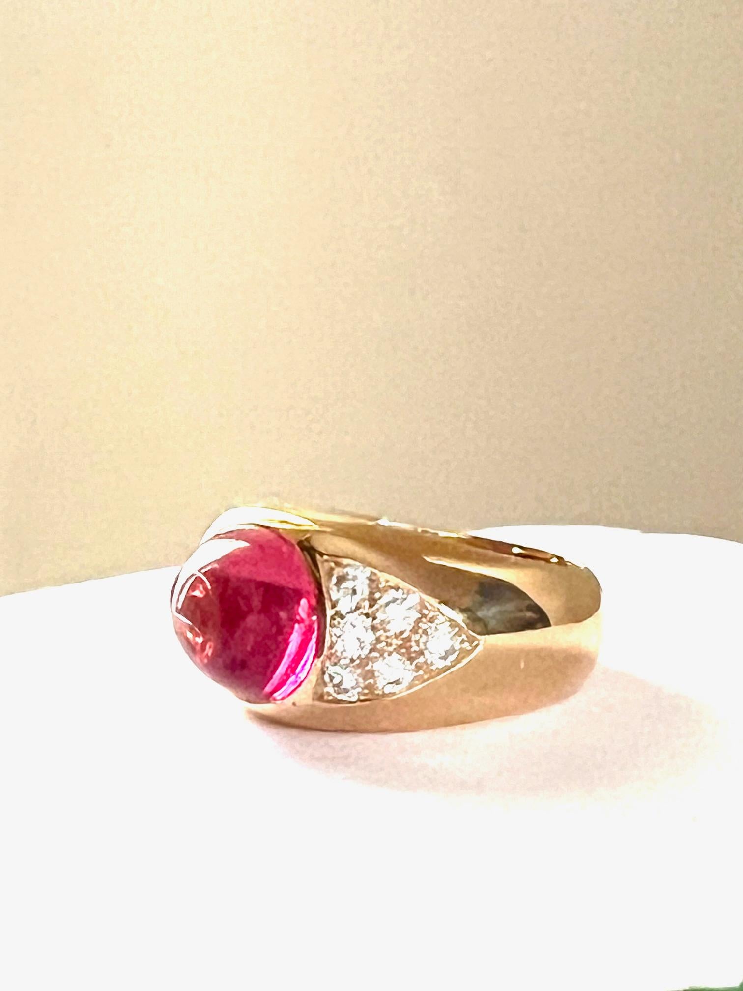 1 Ring in 750/Rosegold with 1 Rubelite Cab. + Diamonds In New Condition For Sale In Idar-Oberstein, DE