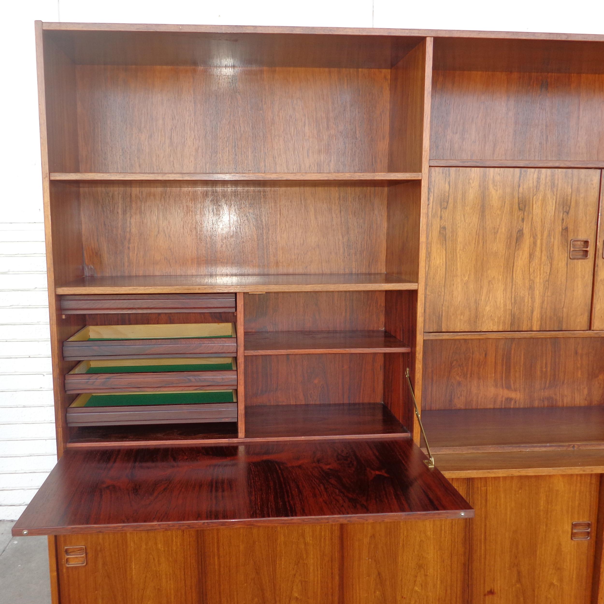 1 Rosewood Poul Hundevad Wall Unit for Jensen & Herning For Sale 1