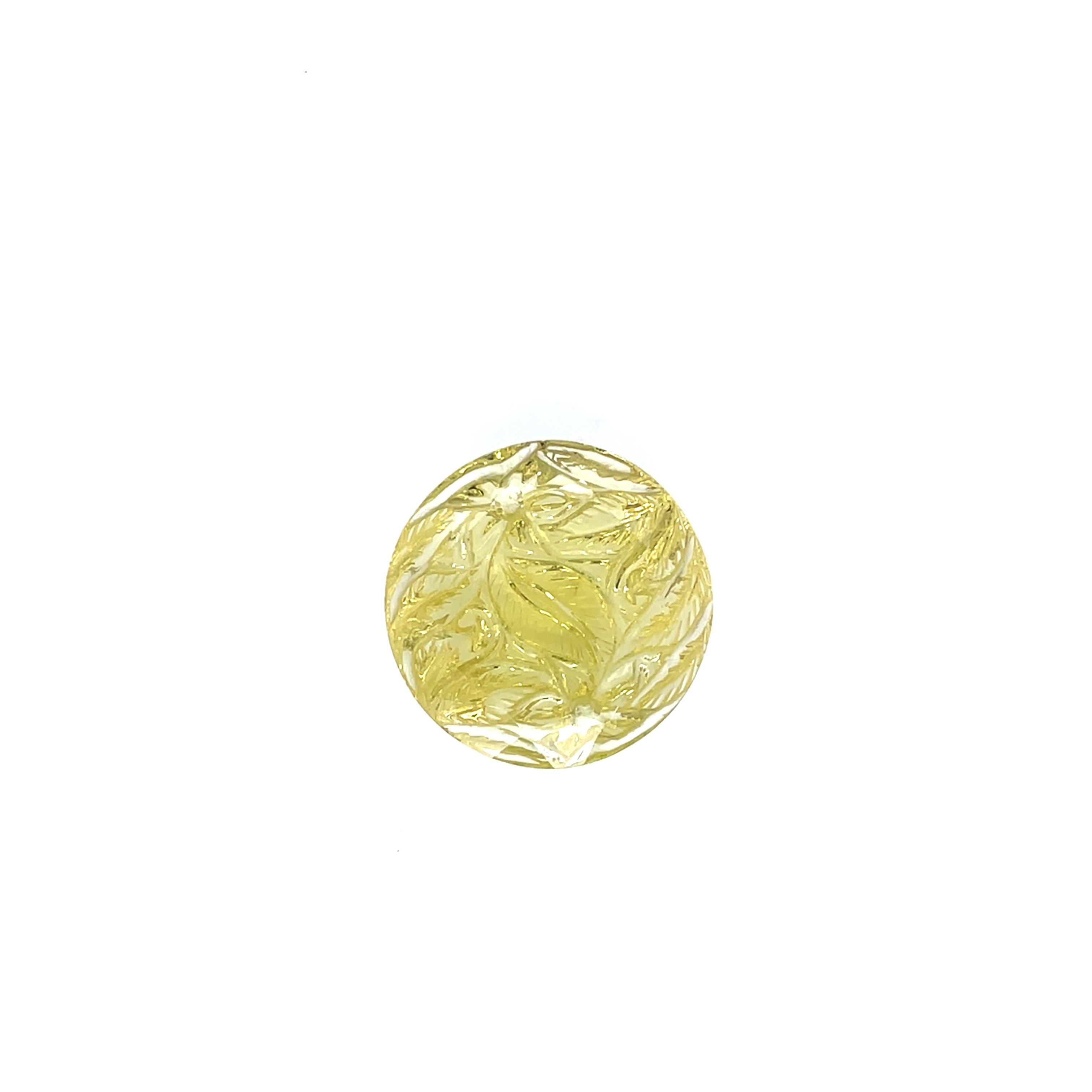 Questo squisito quarzo limone rotondo, del peso di 25,43 carati, è un vero capolavoro proveniente dal Brasile. 

La sua vibrante tonalità gialla abbaglia come la luce del sole, irradiando positività e calore. 

Il quarzo limone è famoso per la sua