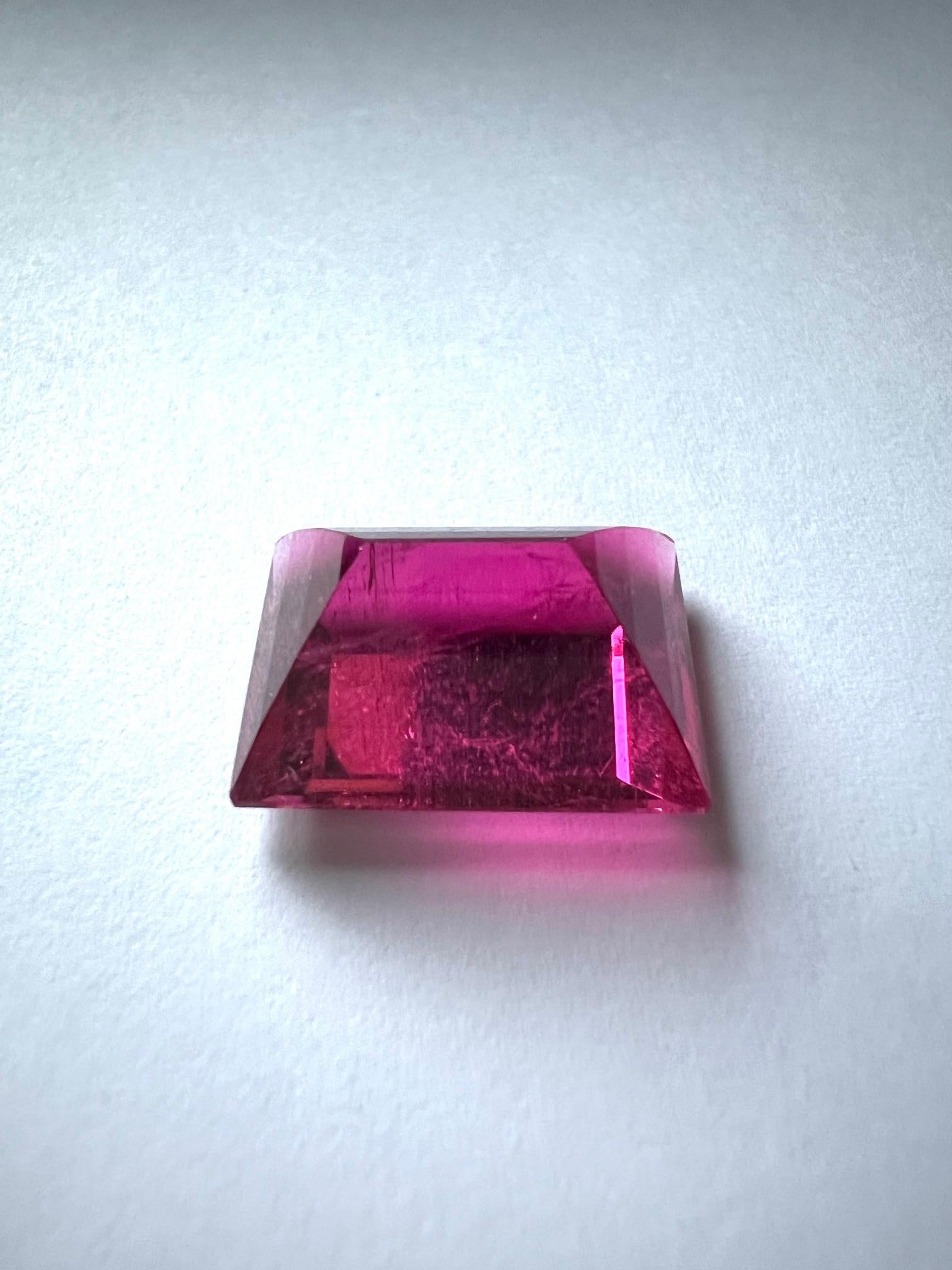Taille baguette 1 Tourmaline rubellite taille baguette 18x13,5 mm, 18,07 c. en vente