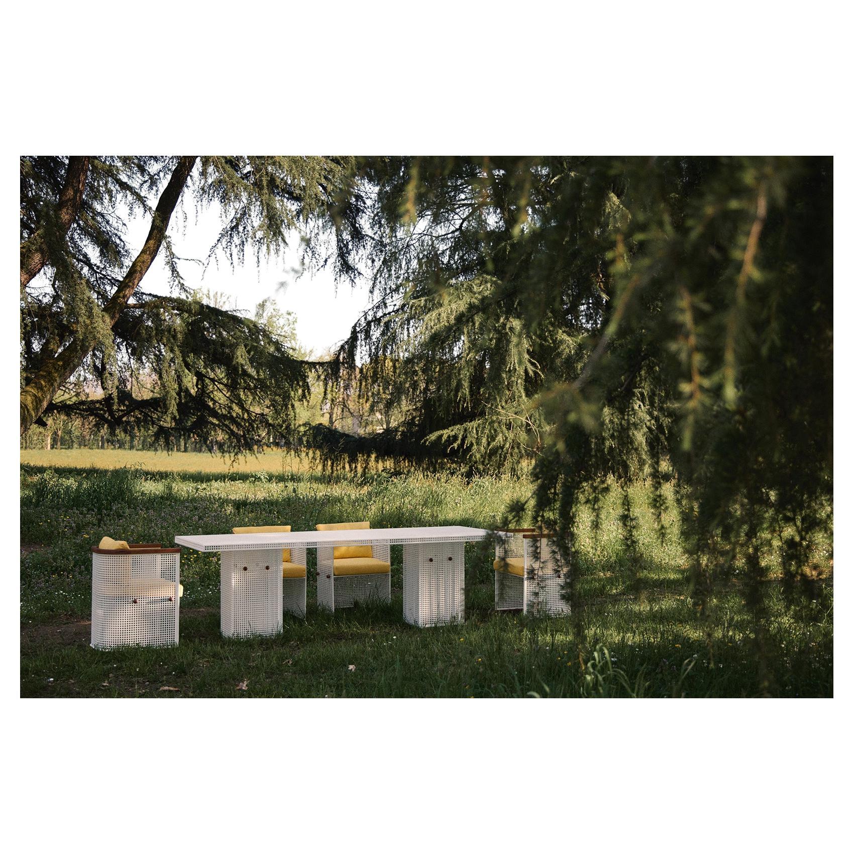 1 SET Conservatory Lrg O/Table 
6 O/Chairs (Buttercup) Stainless Steel PC White en vente