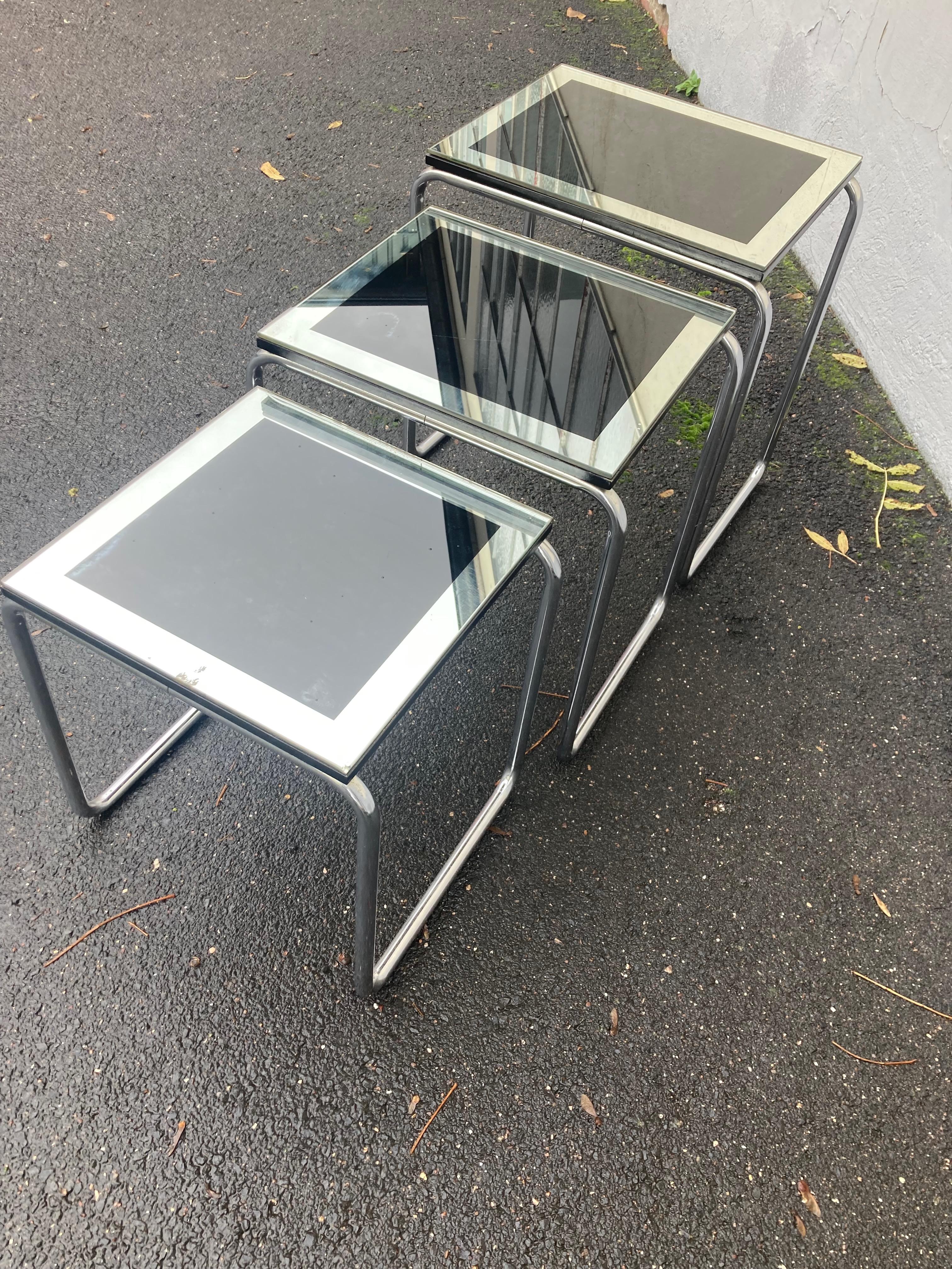 Early 20th Century 1 set of three Art Déco Nesting tables. England 1920s. Chromed with Glass. For Sale