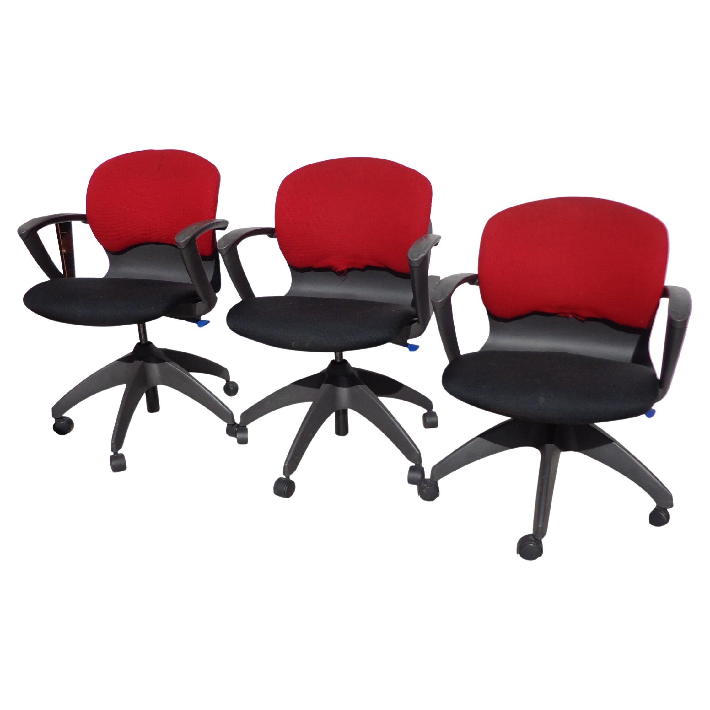 1 SOHO Task chair by Roberto Lucci & Paolo Orlandini for Knoll

Ergonomical design from 1994, this award winning chair features a wide seat that slides forward for additional comfort.
Price for 1
3 available.
 