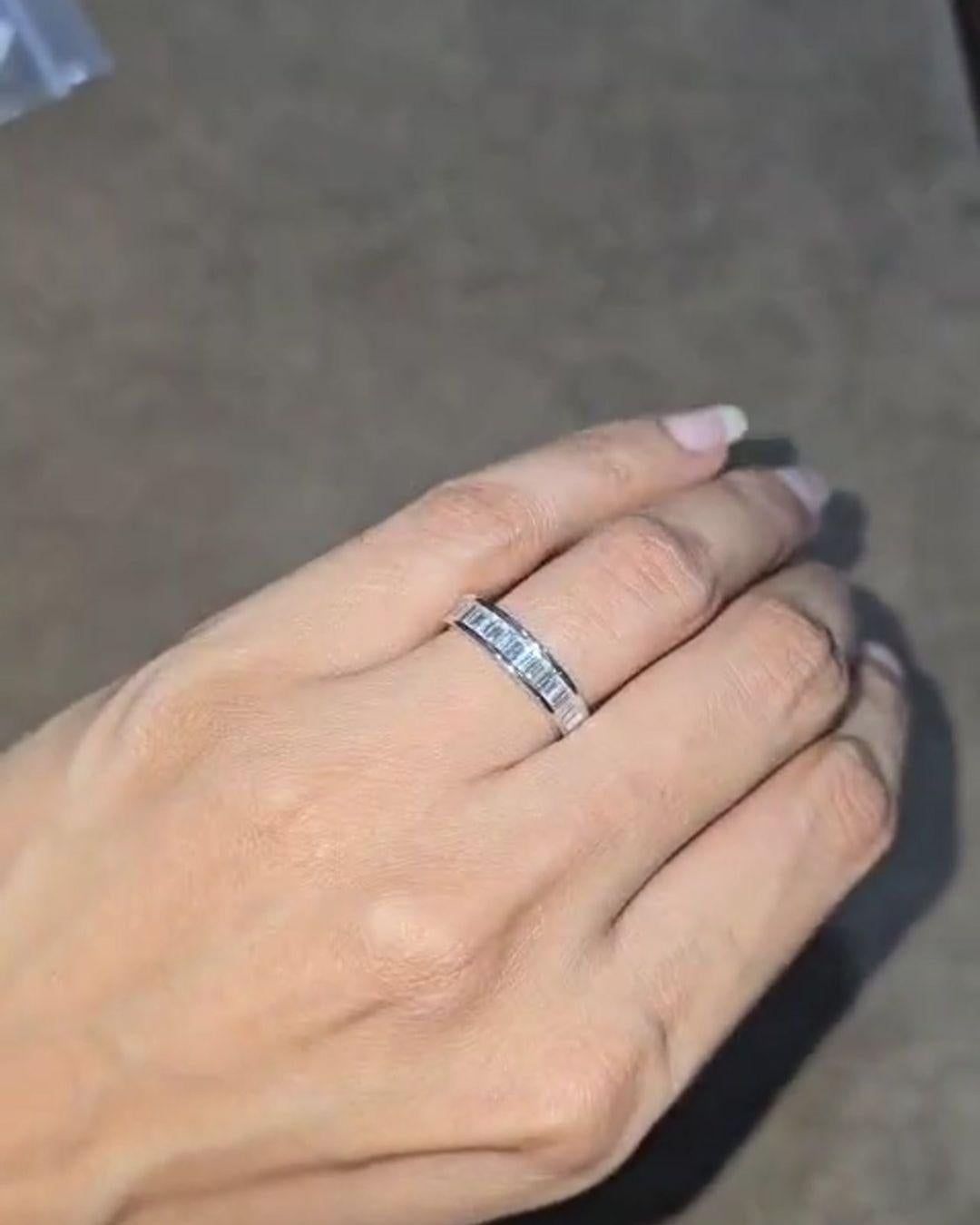 1 Tcw Baguette Diamond Half-Eternity Wedding Band in 18K White Gold - Art Deco Neuf - En vente à Jaipur, RJ