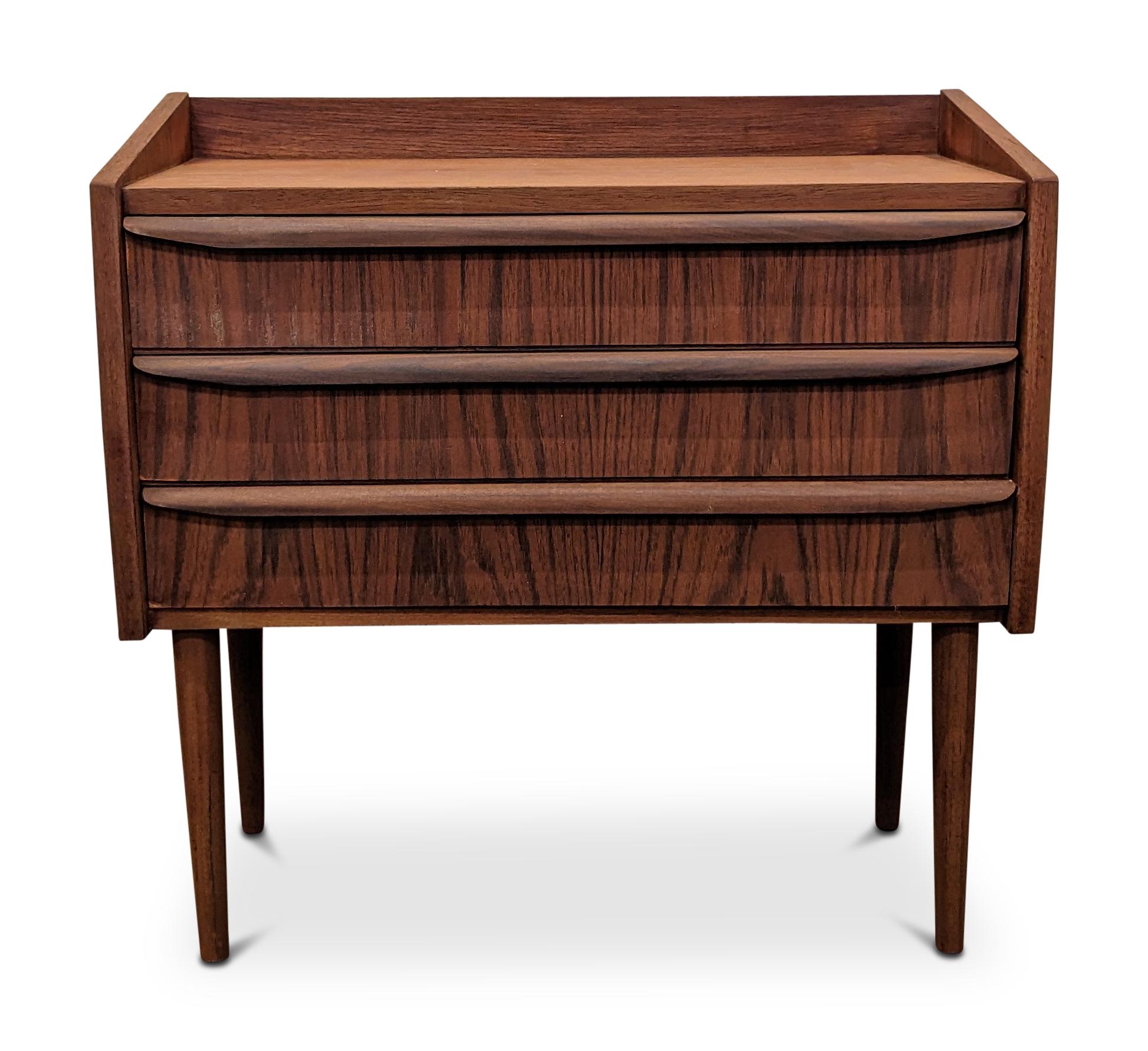 1 Teak Nightstand - 122358  In Good Condition For Sale In Brooklyn, NY
