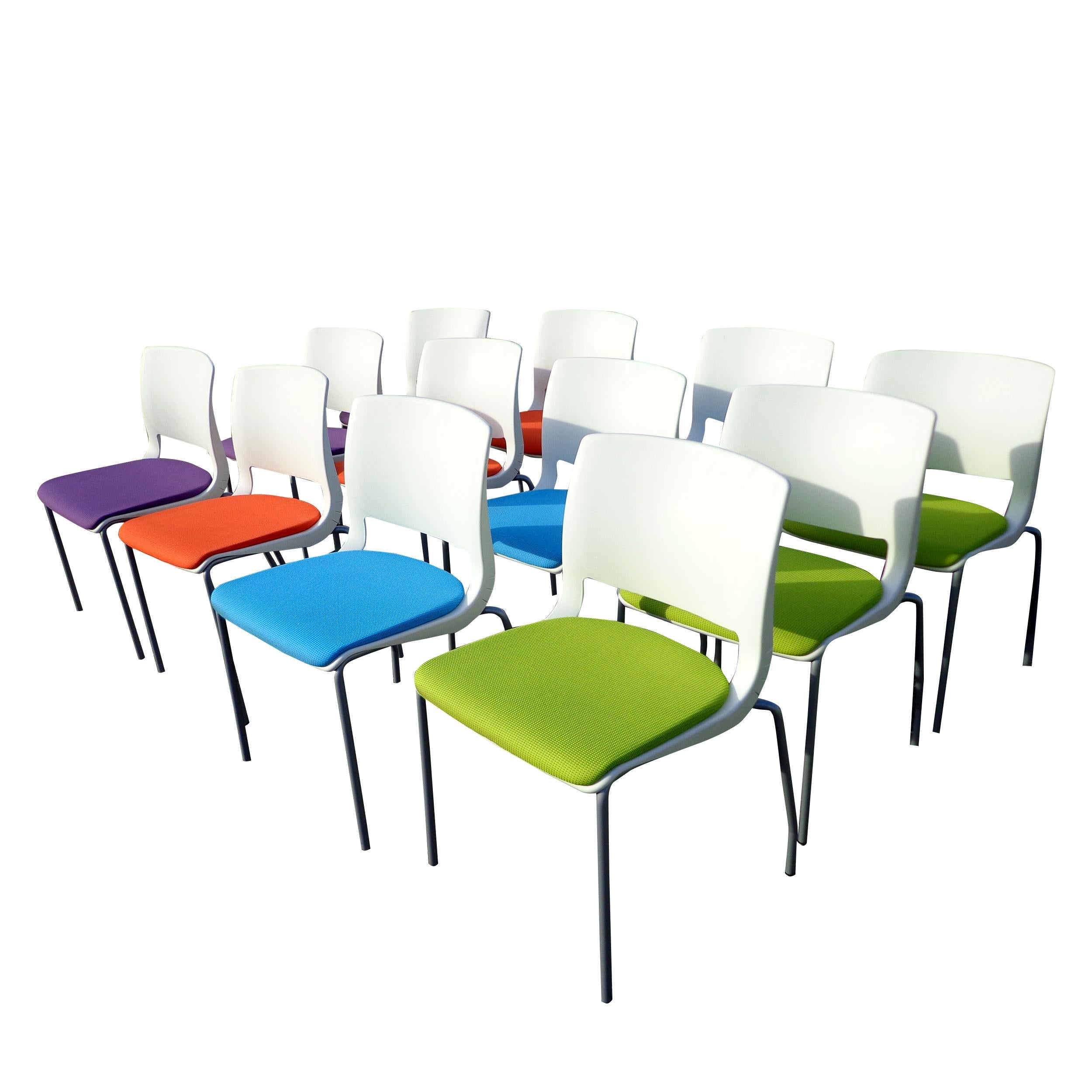 1 Teknion Variable Stacking Chair by by Alessandro Piretti


Designed by Alessandro Piretti, Variable is ideal for informal spaces where reconfiguration is encouraged, yet durability and style
remain essential. 
Variable features a one-piece molded