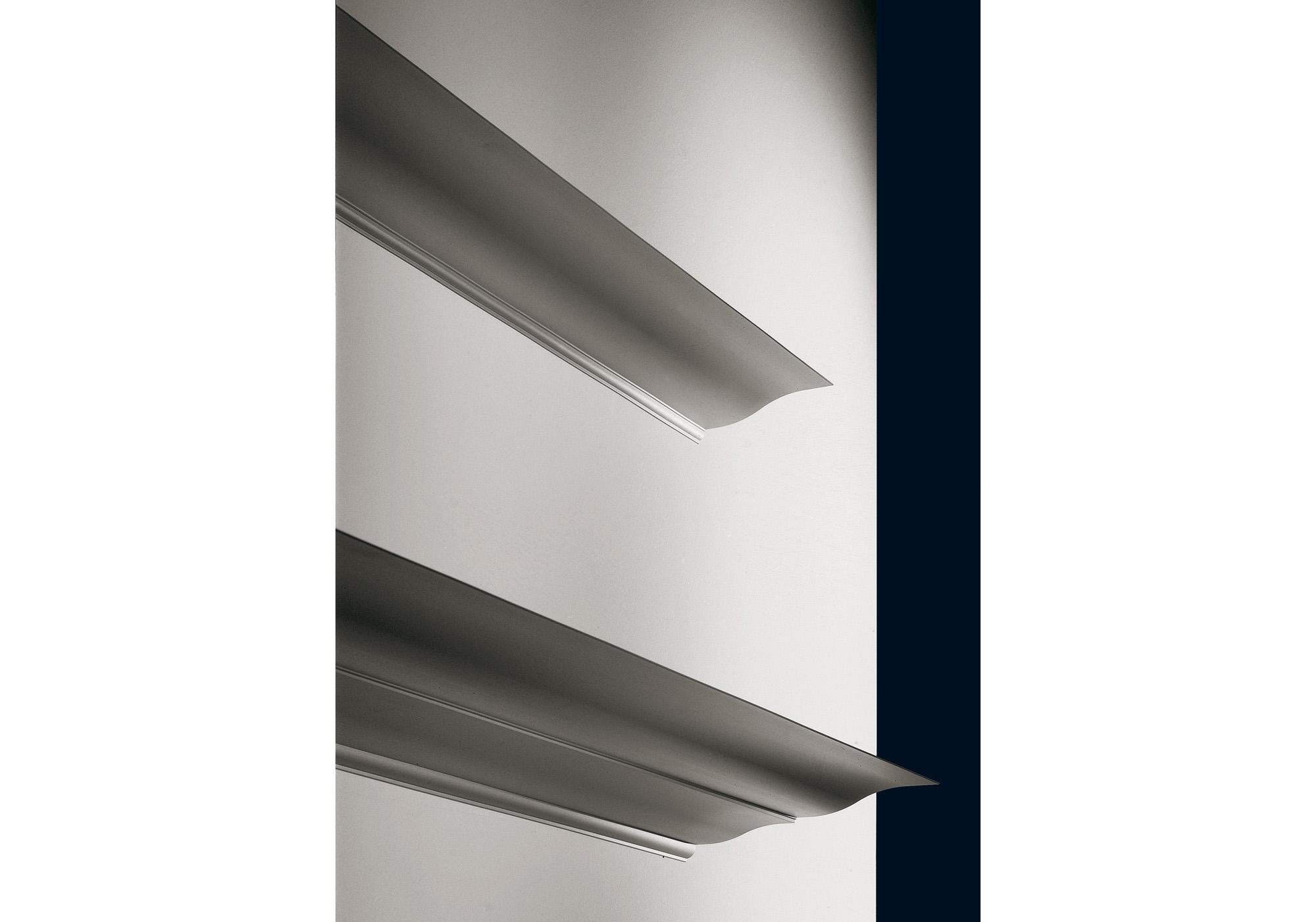Lange moderne, wandmontierte, minimalistische Regale aus Aluminium (1 Einheit: 15 cm/1,5 M) (Moderne) im Angebot