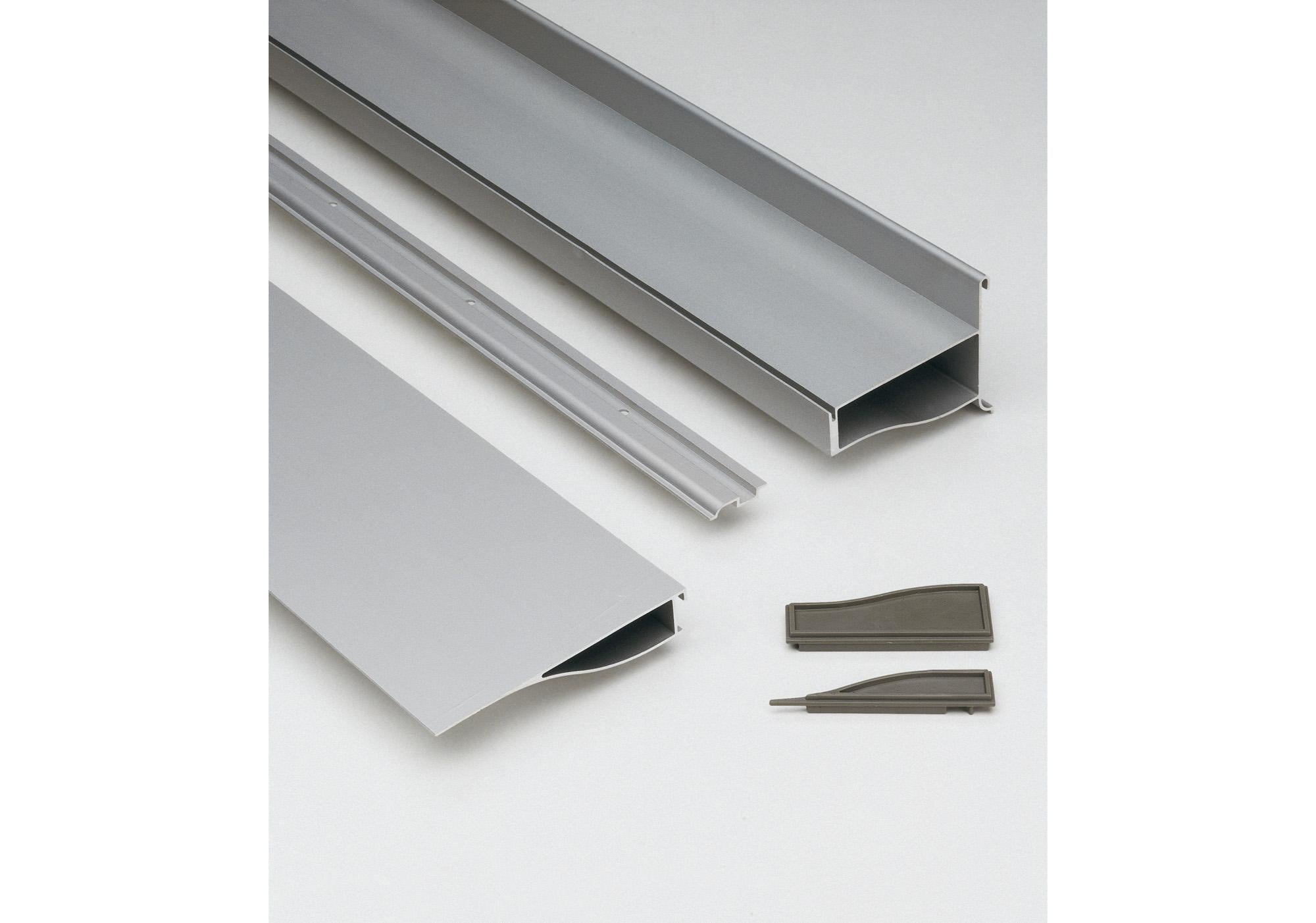 Lange moderne, wandmontierte, minimalistische Regale aus Aluminium (1 Einheit: 15 cm/1,5 M) (Spanisch) im Angebot
