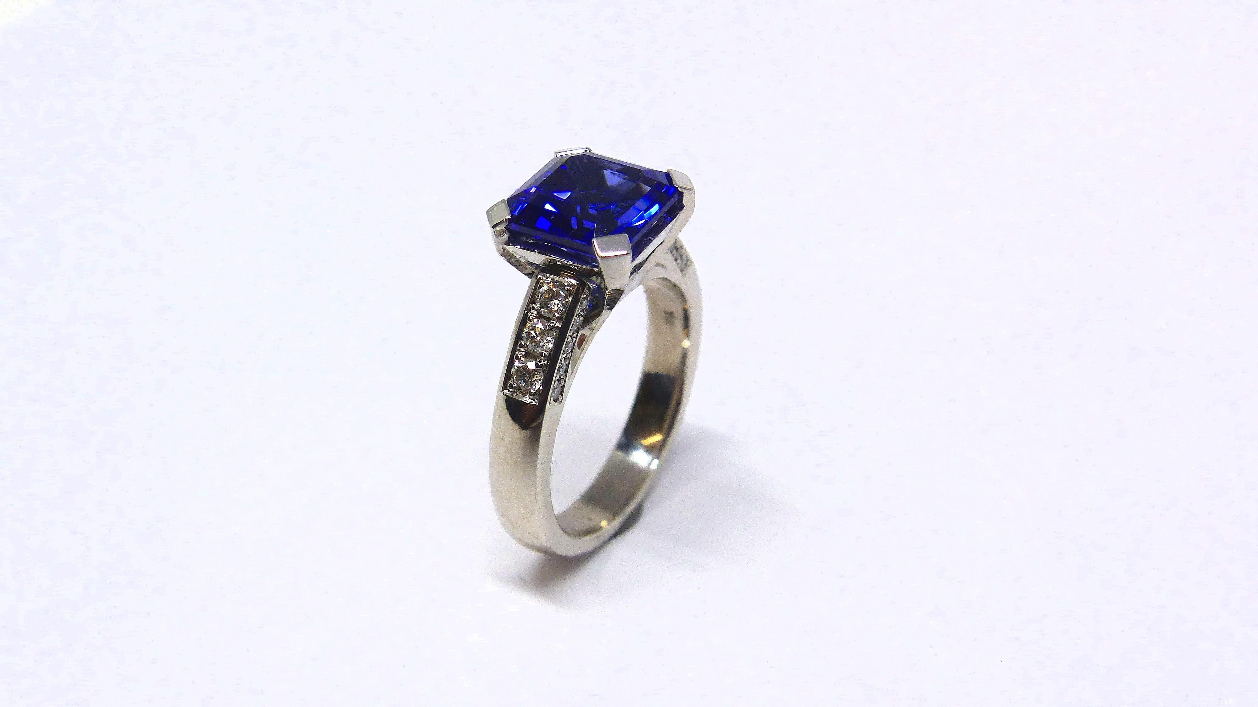 asscher cut tanzanite ring