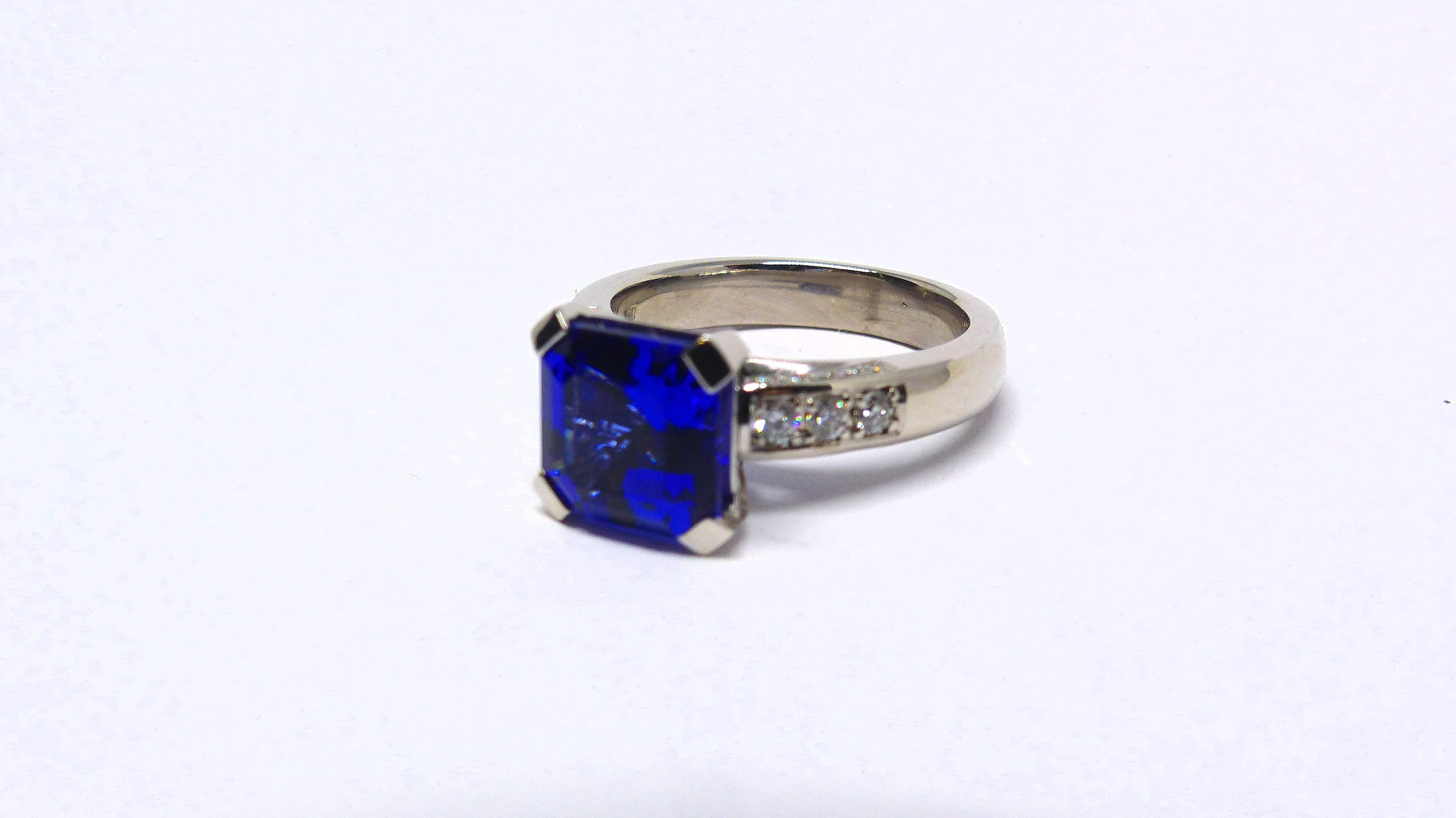 Contemporary Ring in White Gold with 1 Tanzanite Asscher Cut and Diamonds. For Sale
