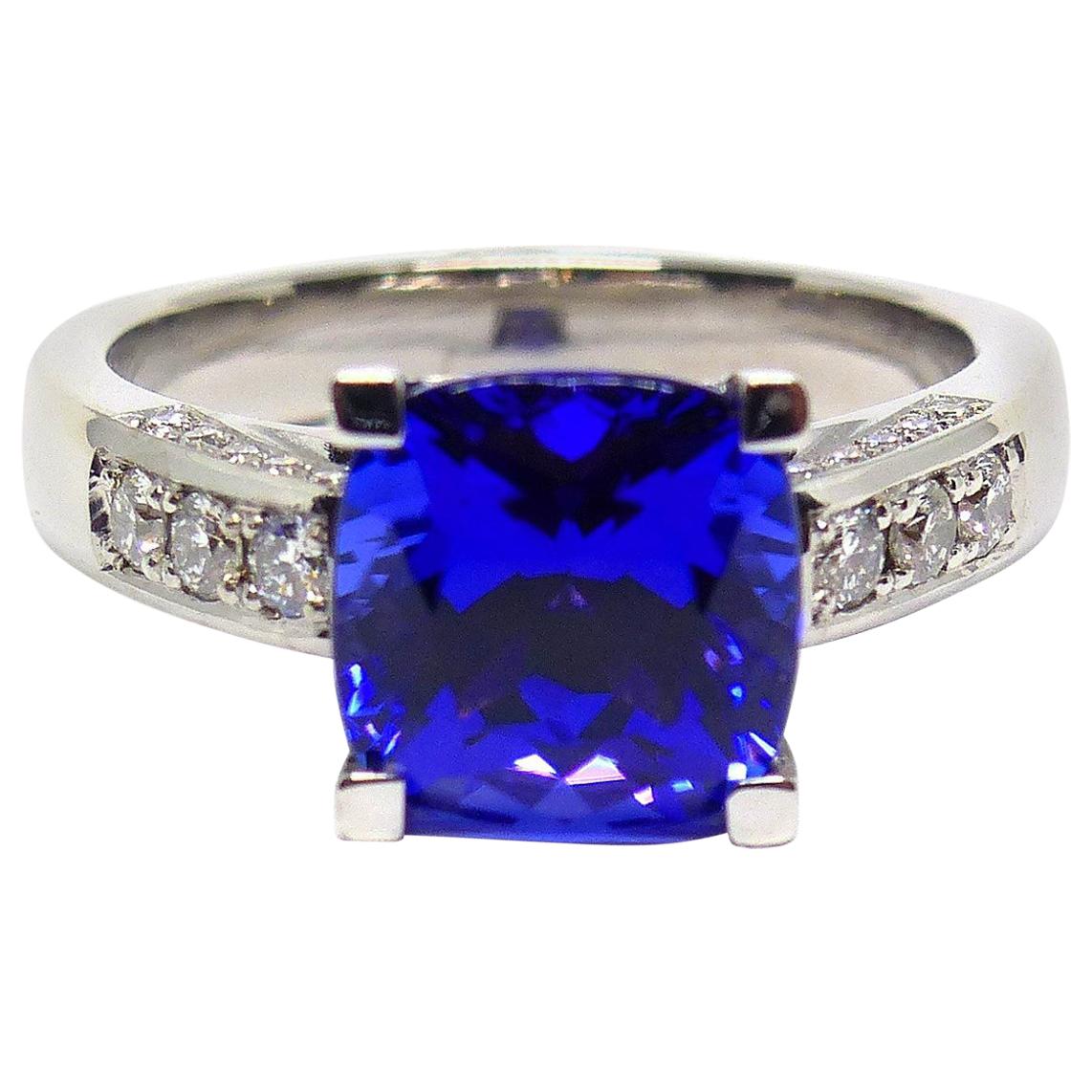 Ring in White Gold with 1 Tanzanite Cushion shape and Diamonds.